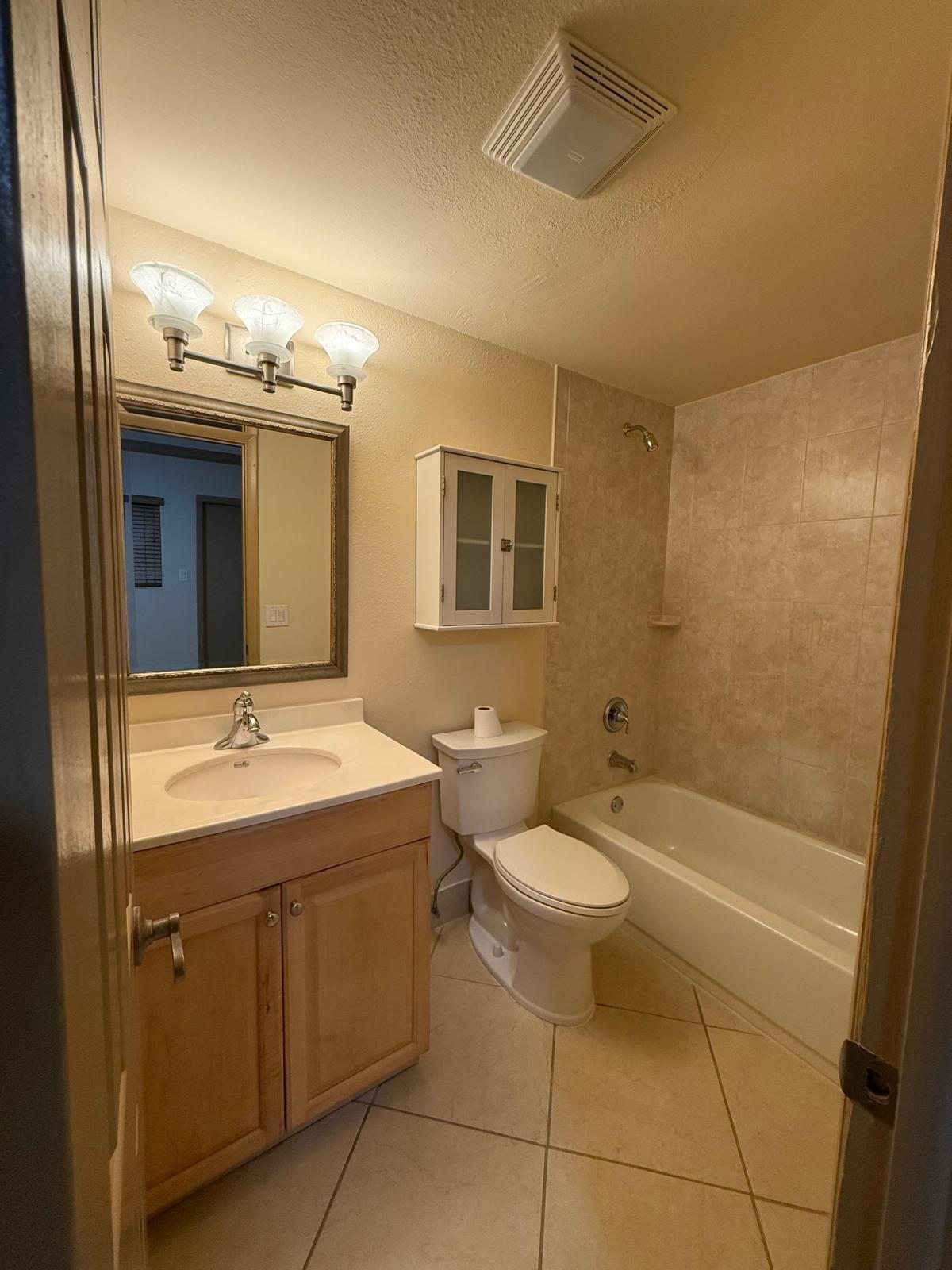 744 NE 14th #12, Fort Lauderdale FL 33304