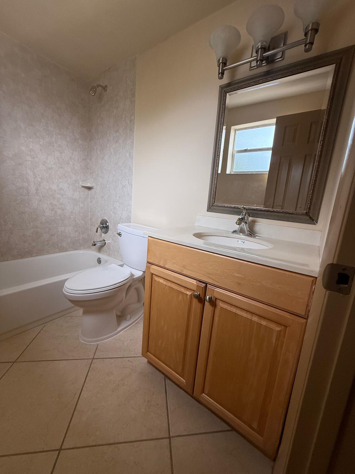 744 NE 14th #12, Fort Lauderdale FL 33304