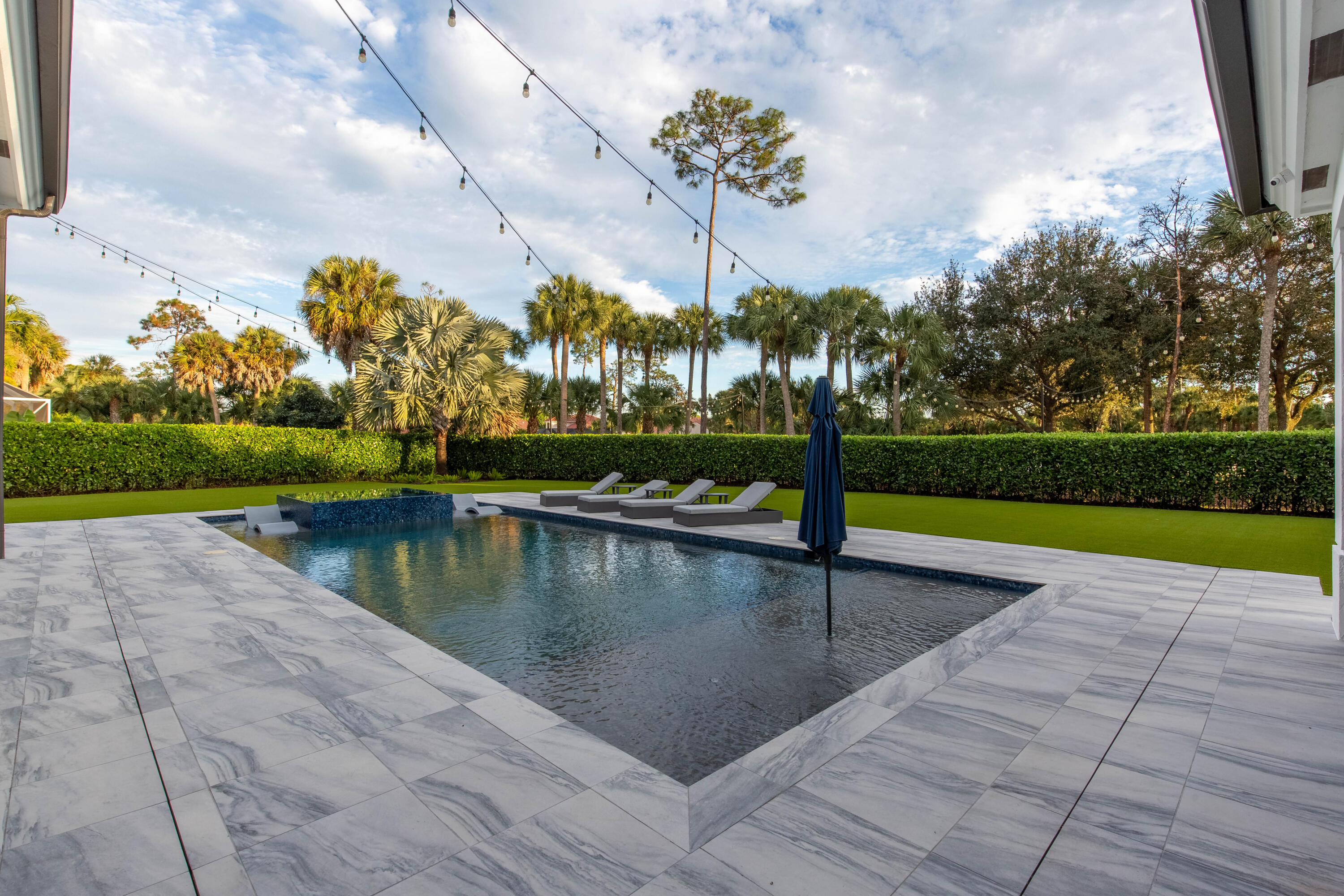 1768 Breakers West, West Palm Beach FL 33411