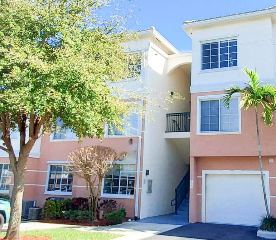 2204 Myrtlewood, Palm Beach Gardens FL 33418