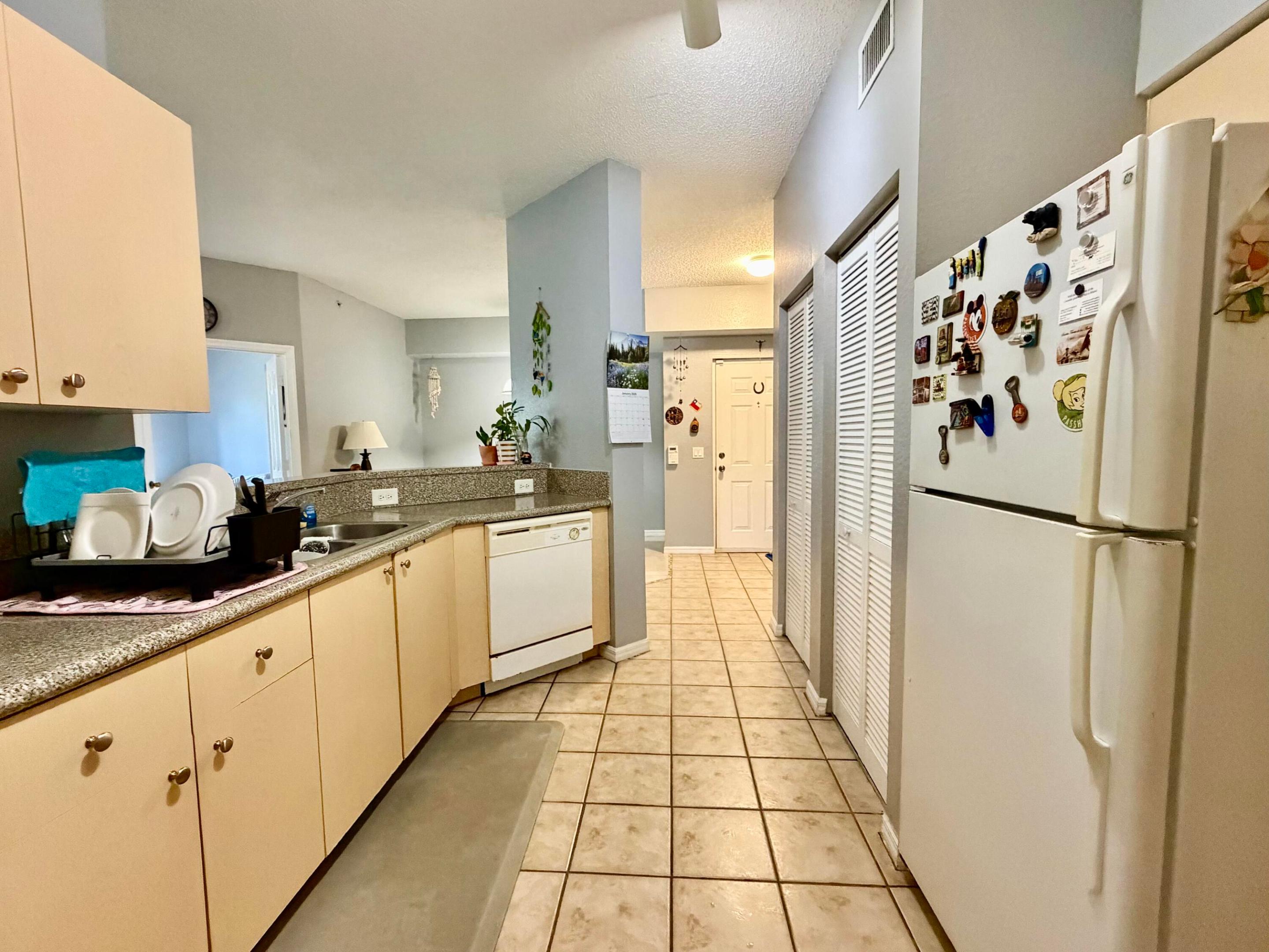 330 Crestwood #202, Royal Palm Beach FL 33411