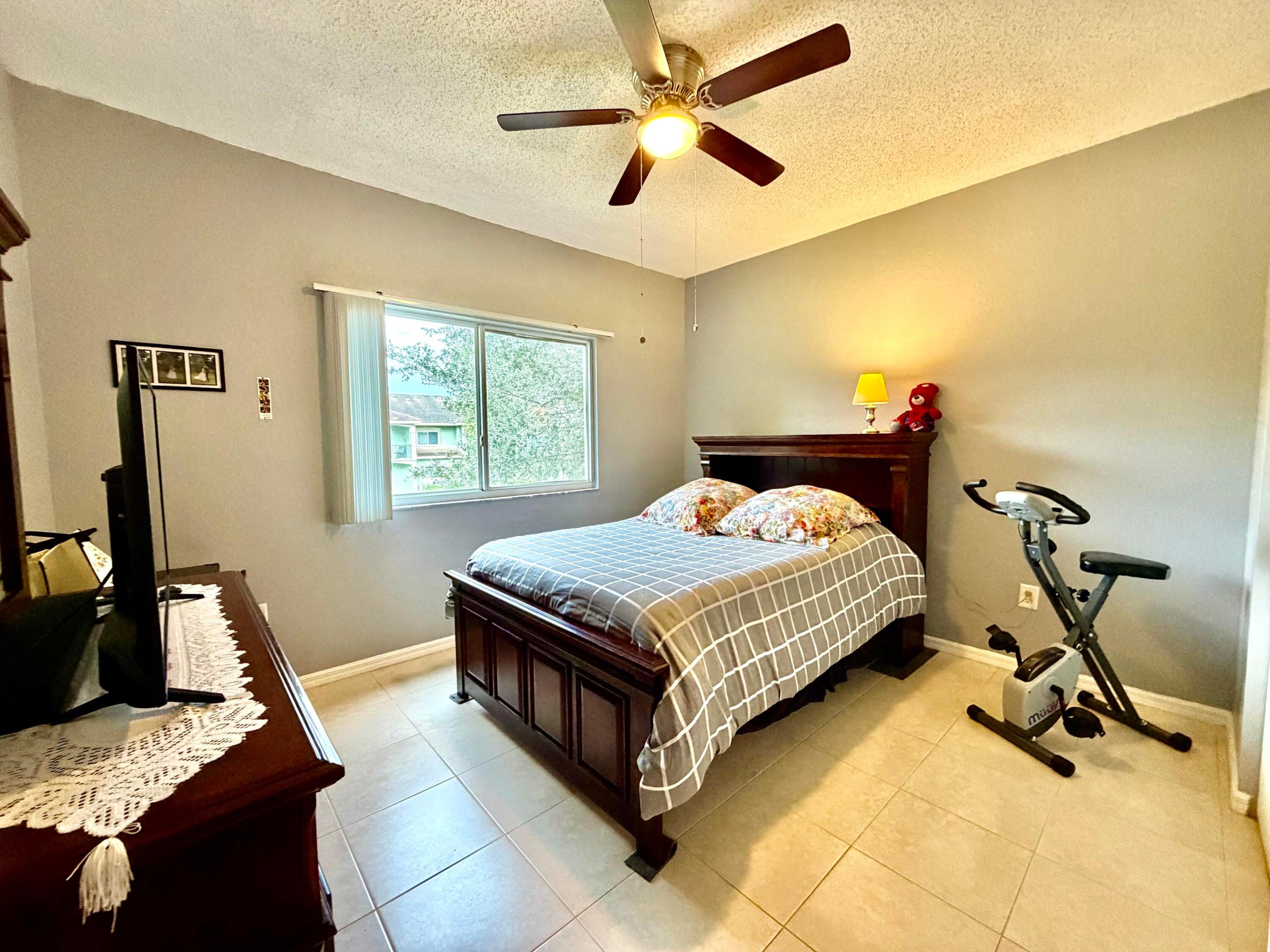 330 Crestwood #202, Royal Palm Beach FL 33411