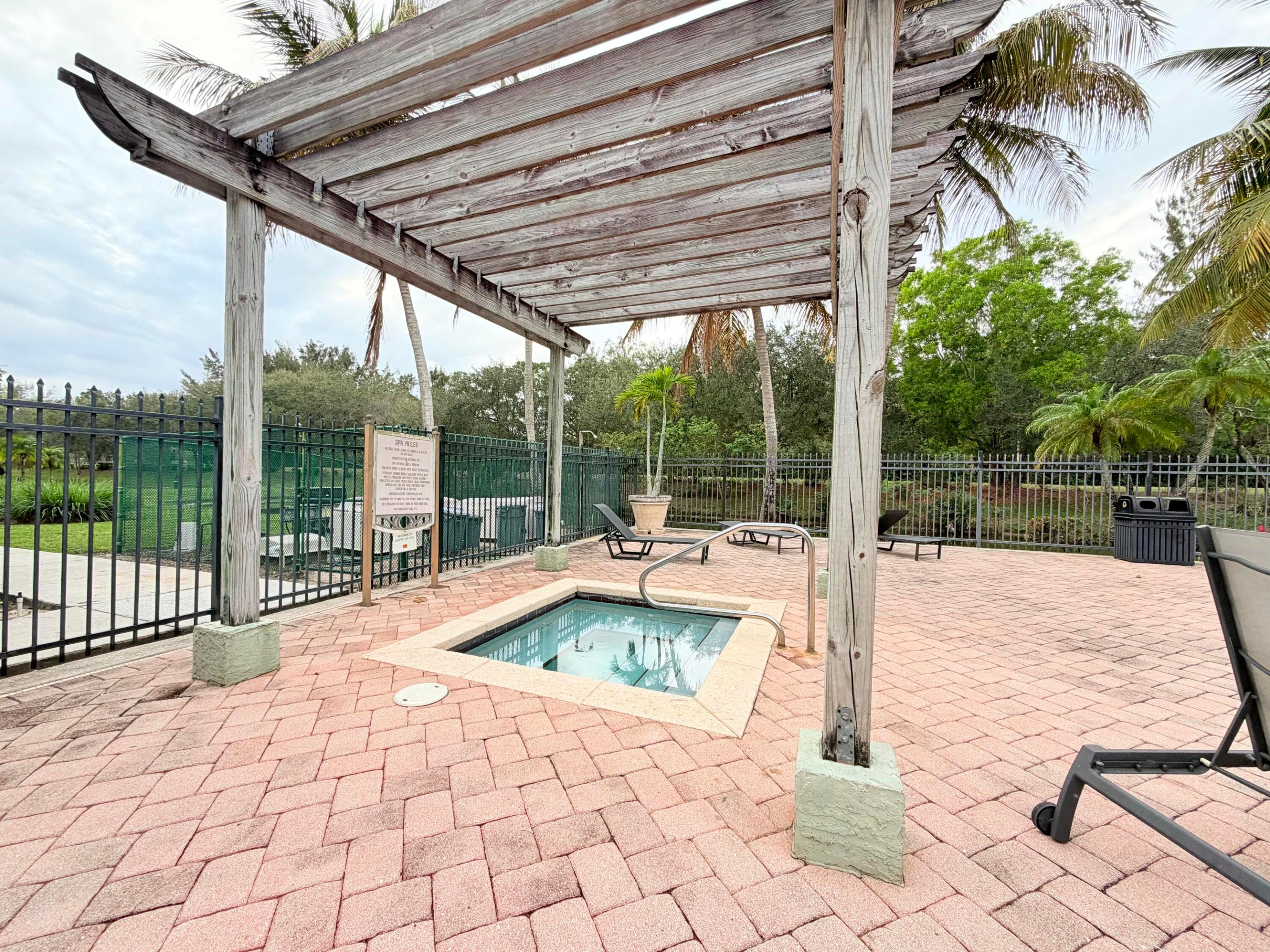 330 Crestwood #202, Royal Palm Beach FL 33411