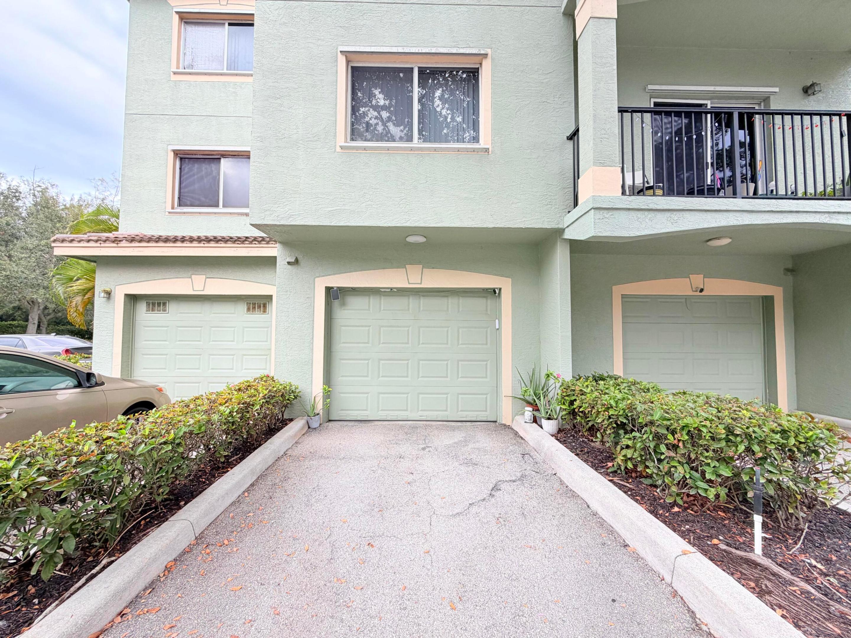 330 Crestwood #202, Royal Palm Beach FL 33411