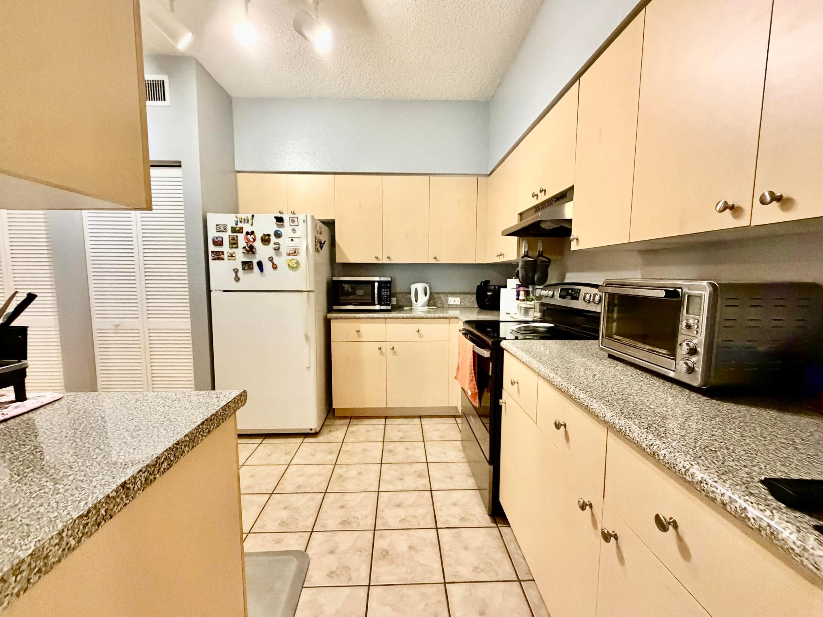 330 Crestwood #202, Royal Palm Beach FL 33411