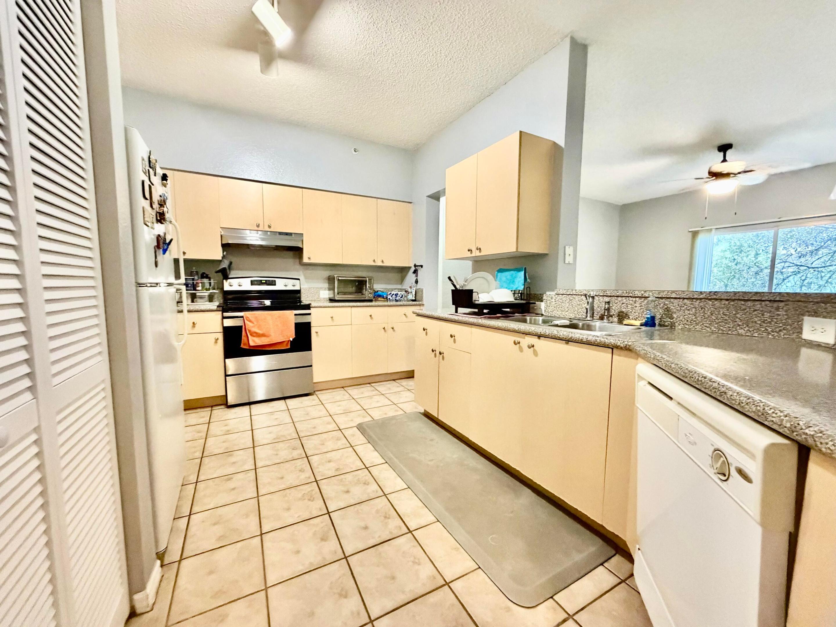 330 Crestwood #202, Royal Palm Beach FL 33411