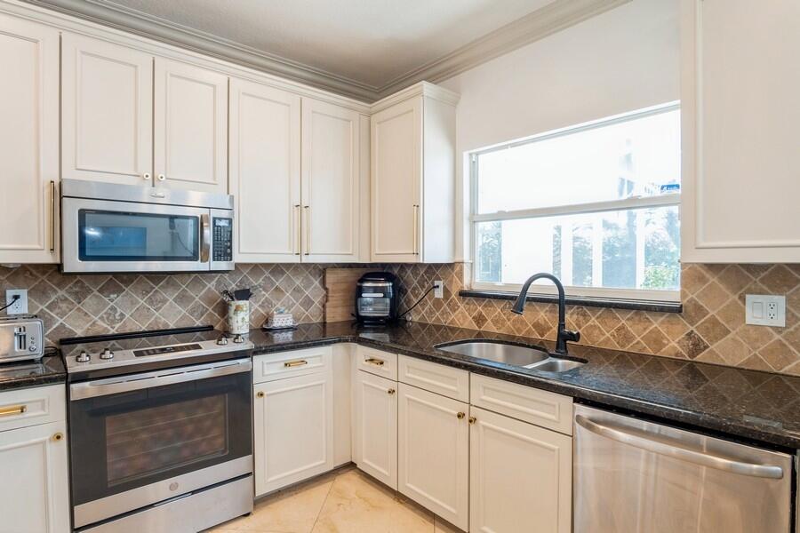 6031 Robinson, Jupiter FL 33458
