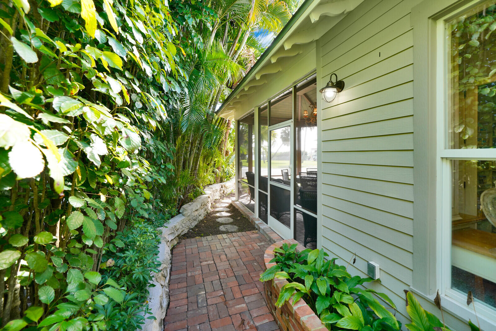 137 S Oak, Lantana FL 33462