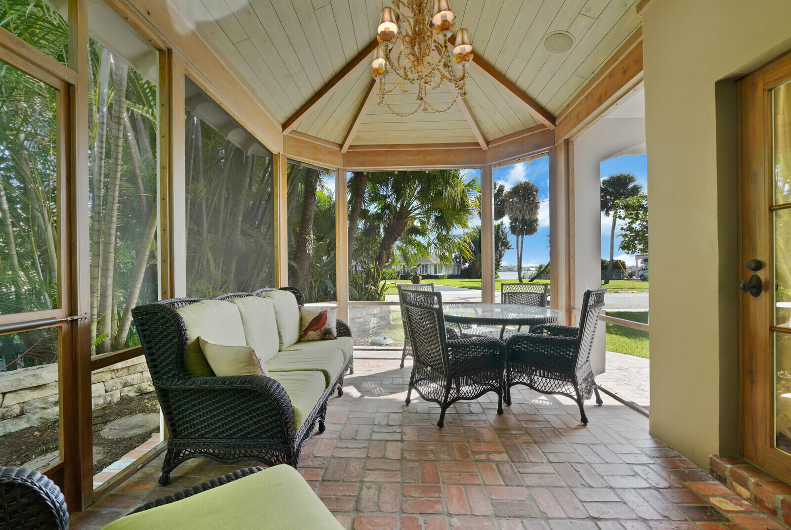 137 S Oak, Lantana FL 33462
