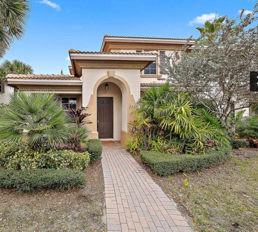 111 Evergrene, Palm Beach Gardens FL 33410