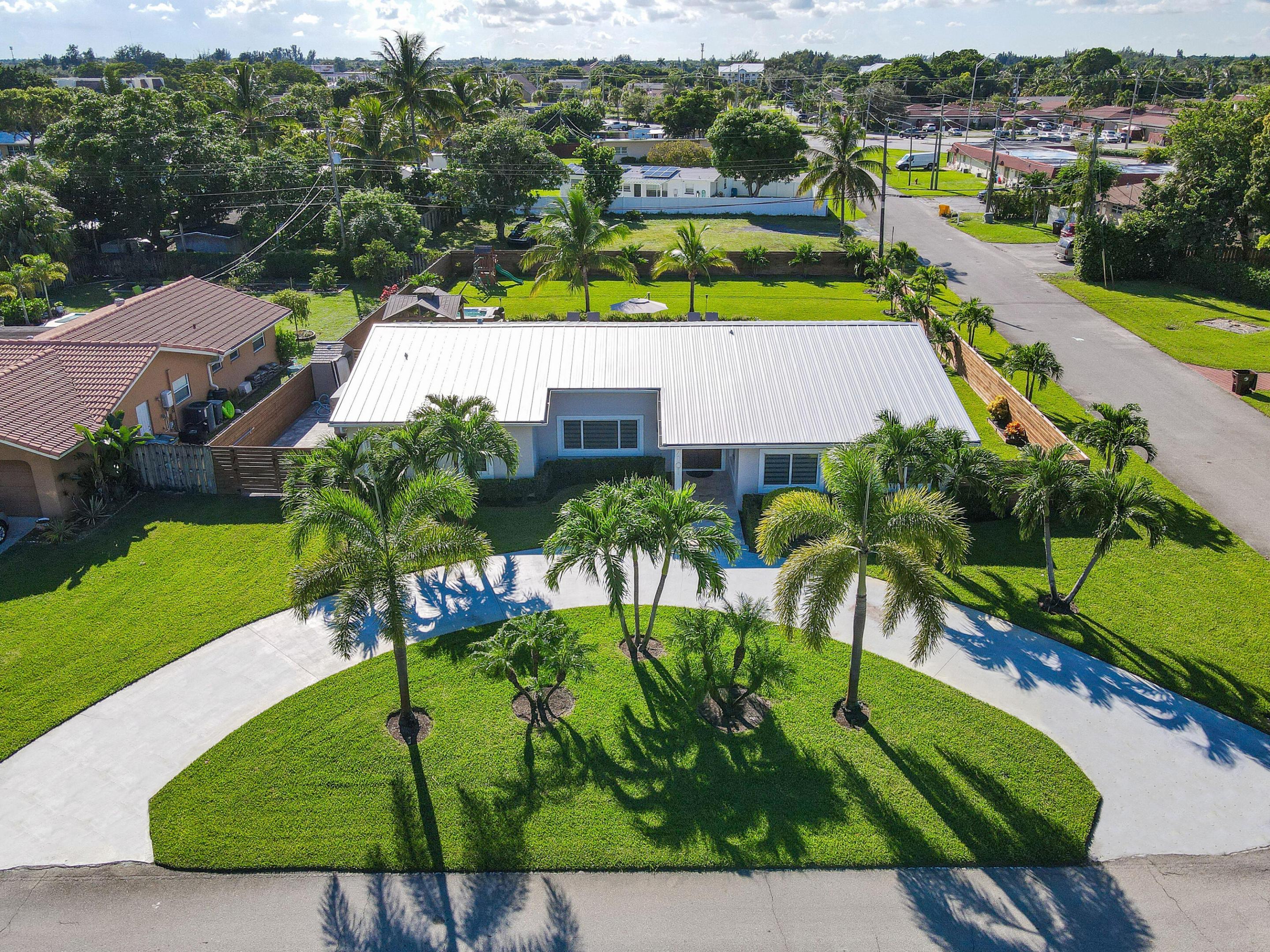7101 W Lake, Lake Clarke Shores FL 33406