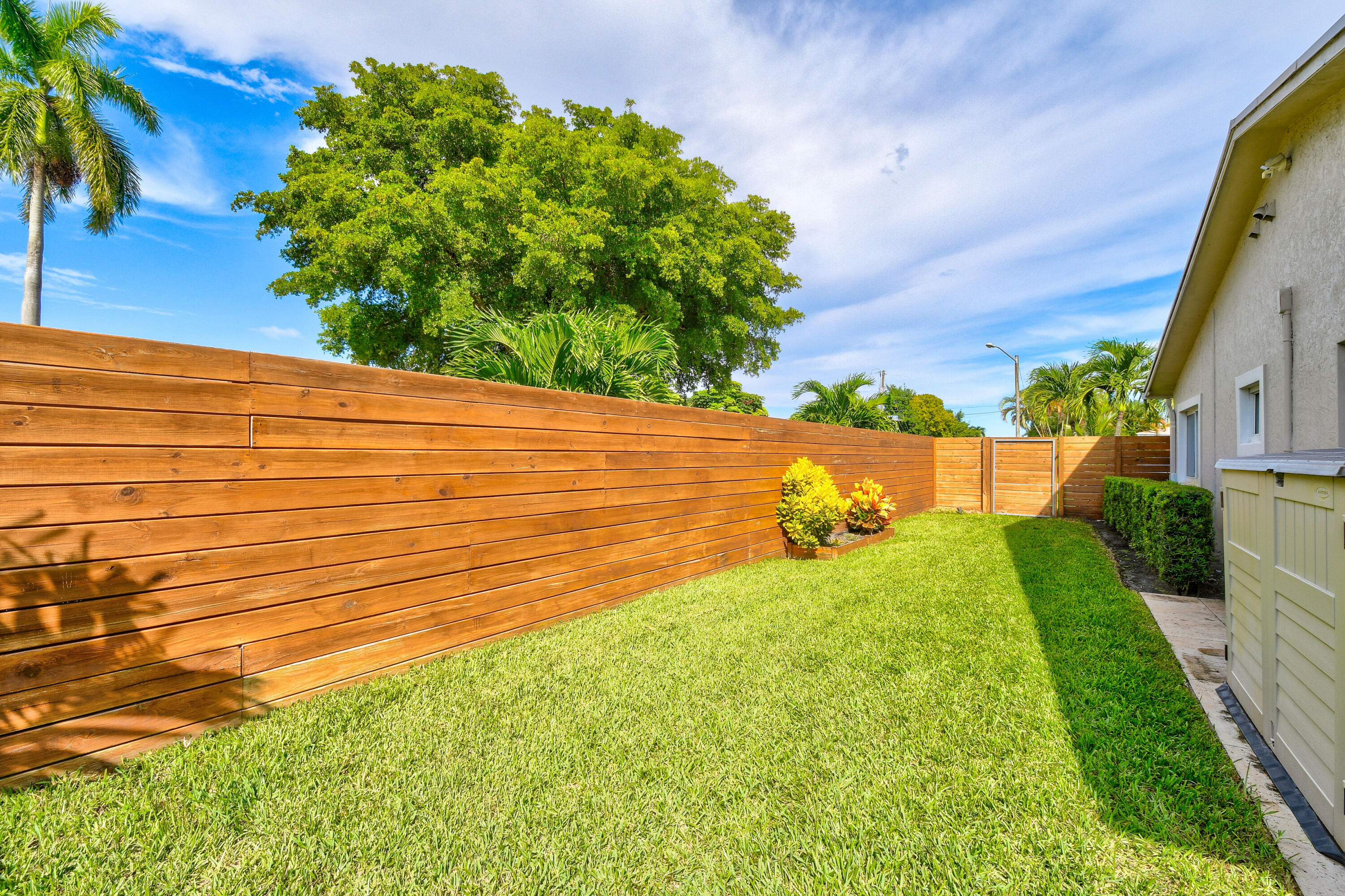 7101 W Lake, Lake Clarke Shores FL 33406