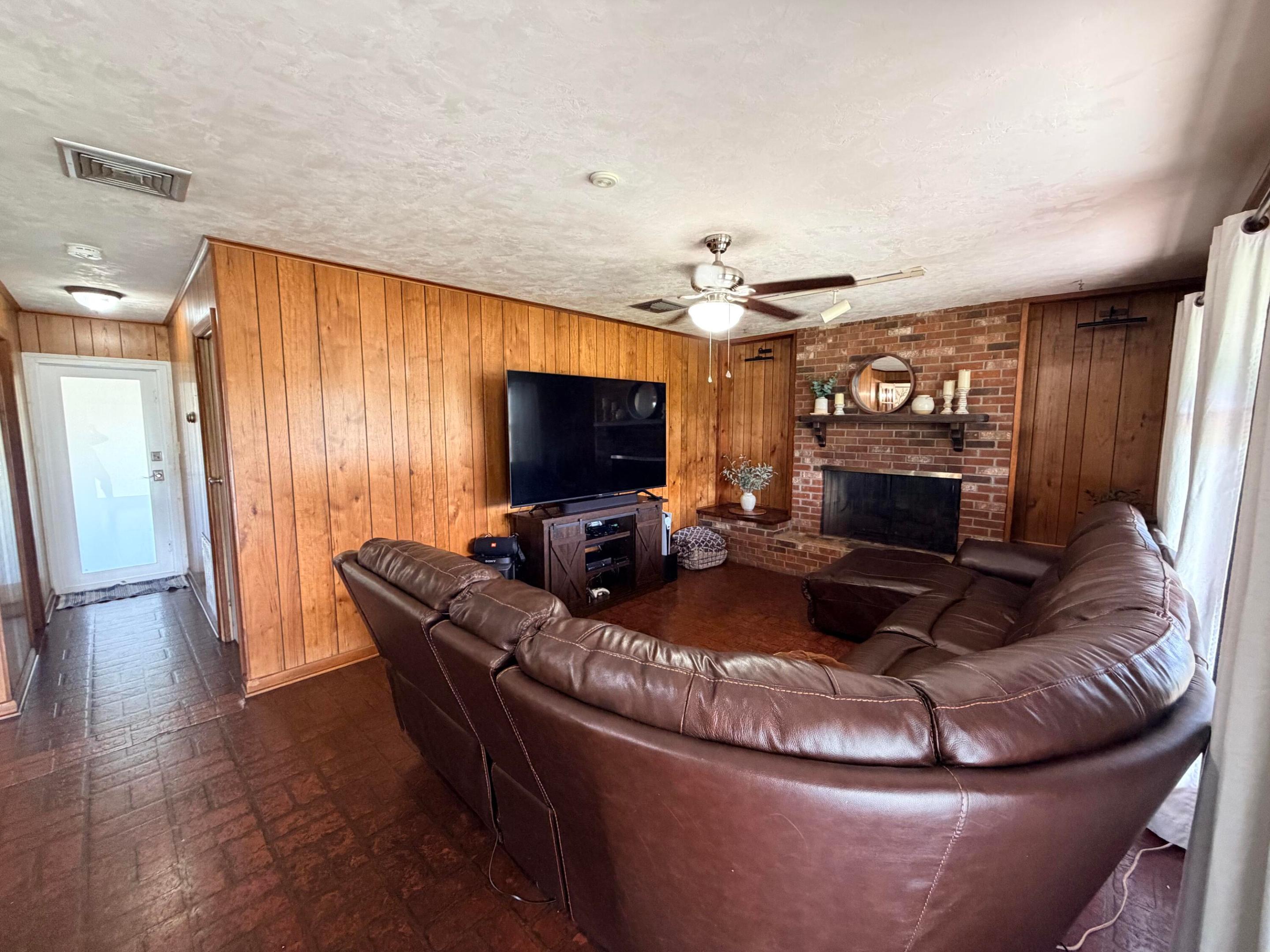 955 NW 4th St, Belle Glade FL 33430