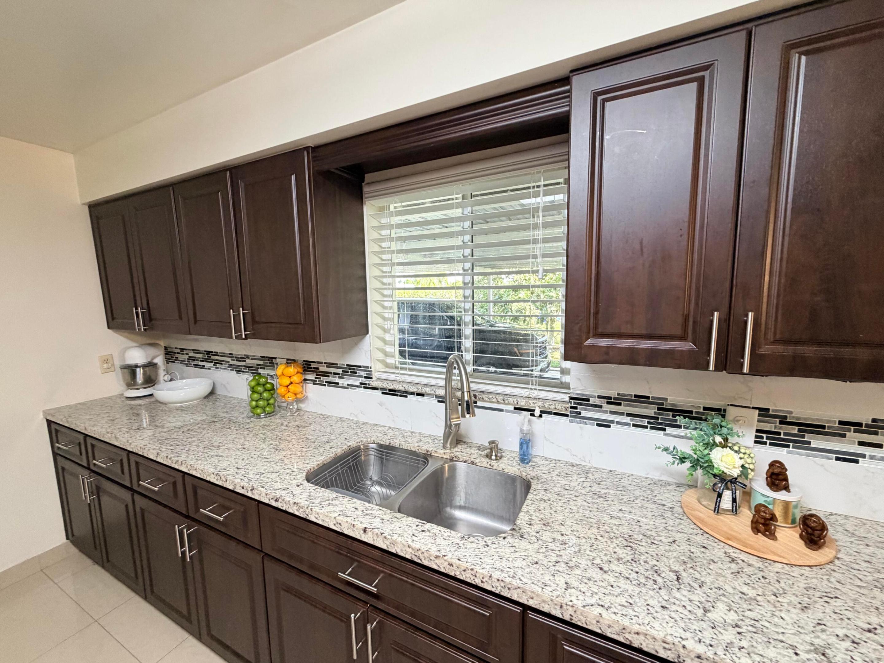 955 NW 4th St, Belle Glade FL 33430