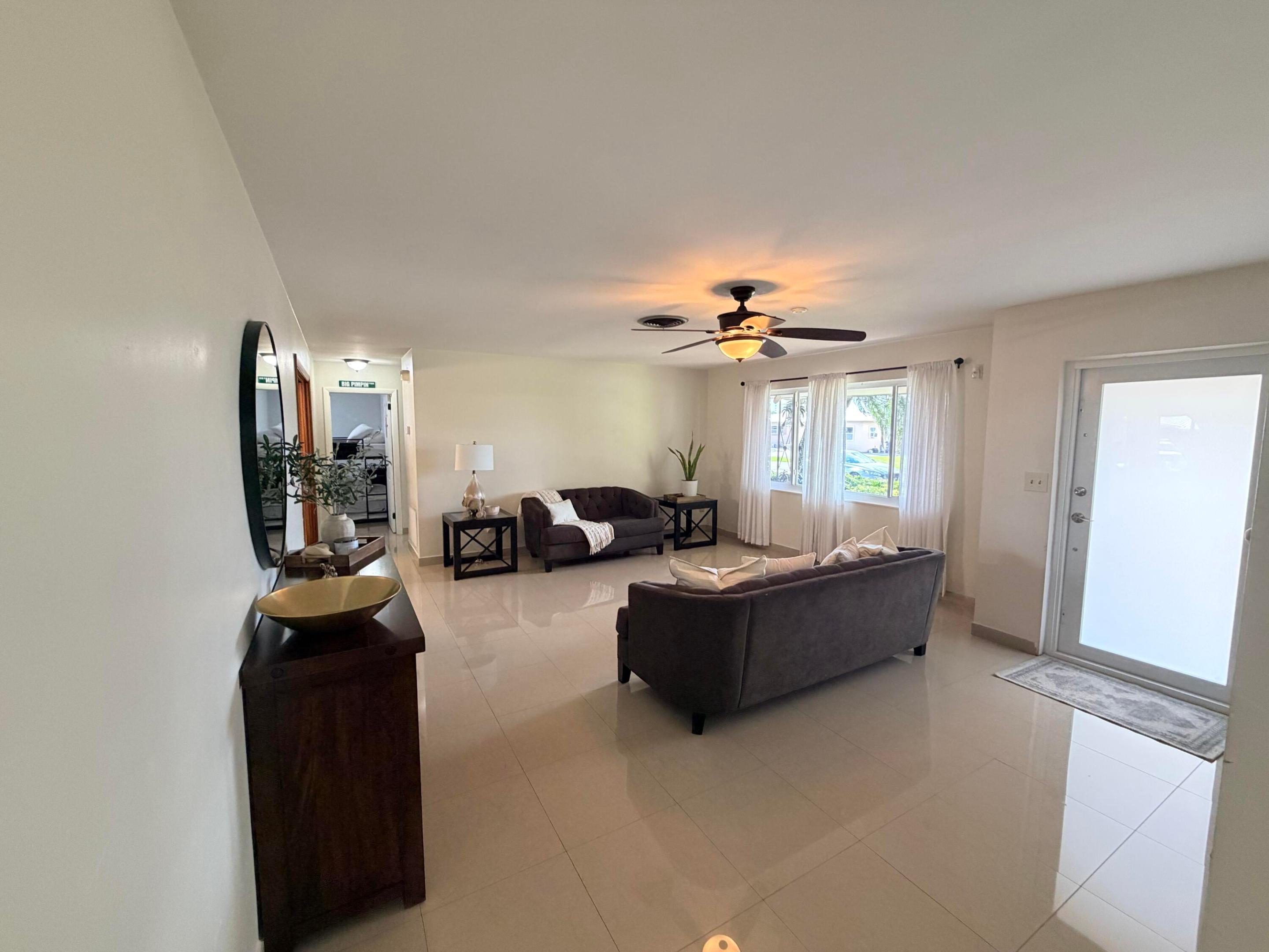 955 NW 4th St, Belle Glade FL 33430