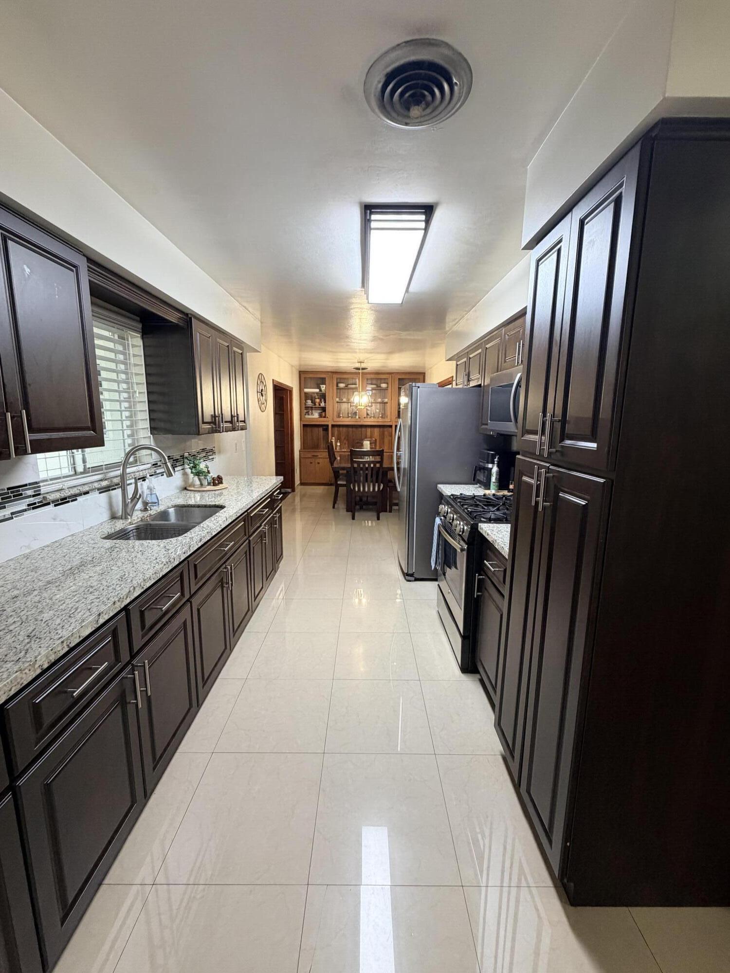 955 NW 4th St, Belle Glade FL 33430