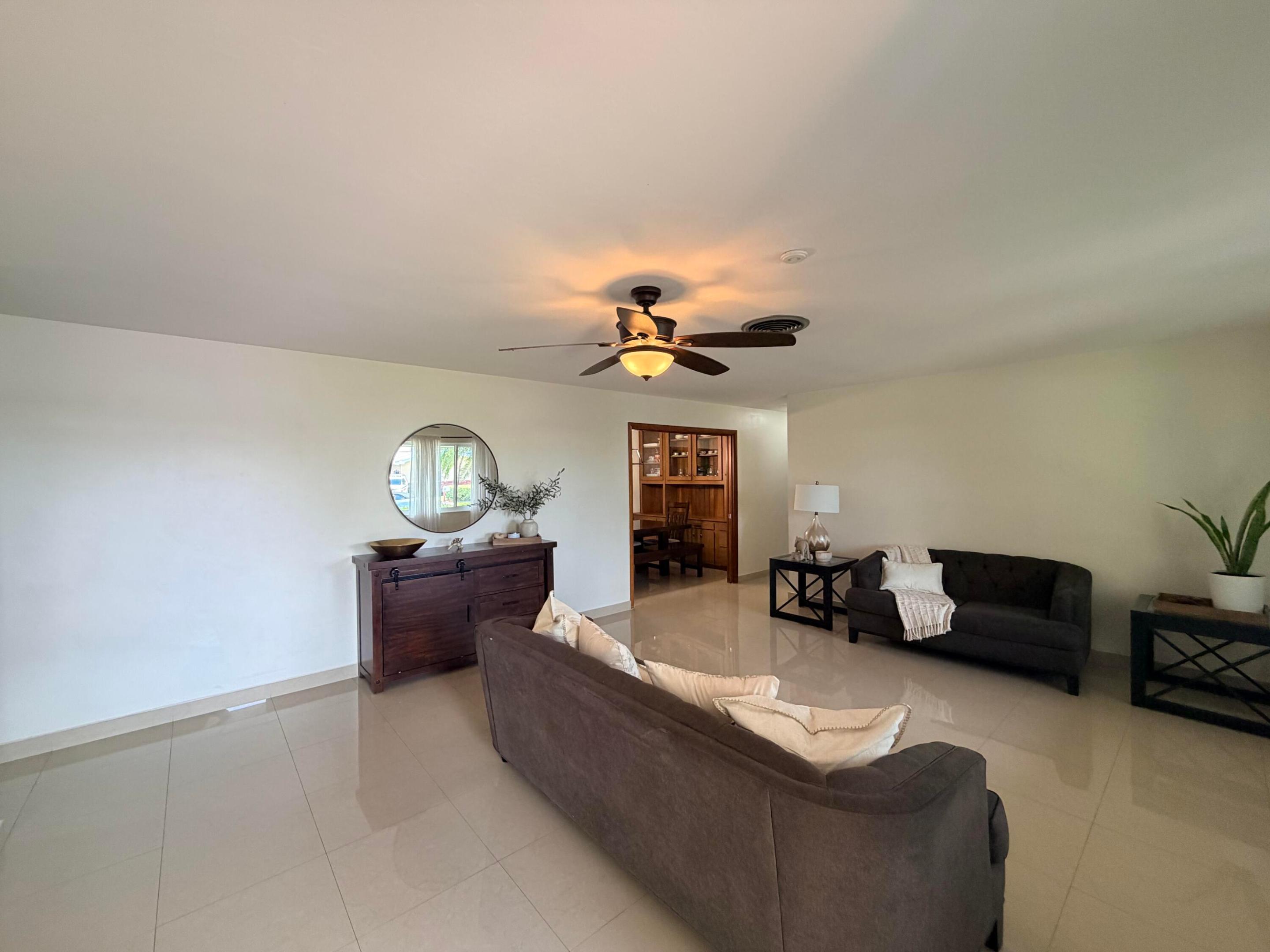 955 NW 4th St, Belle Glade FL 33430