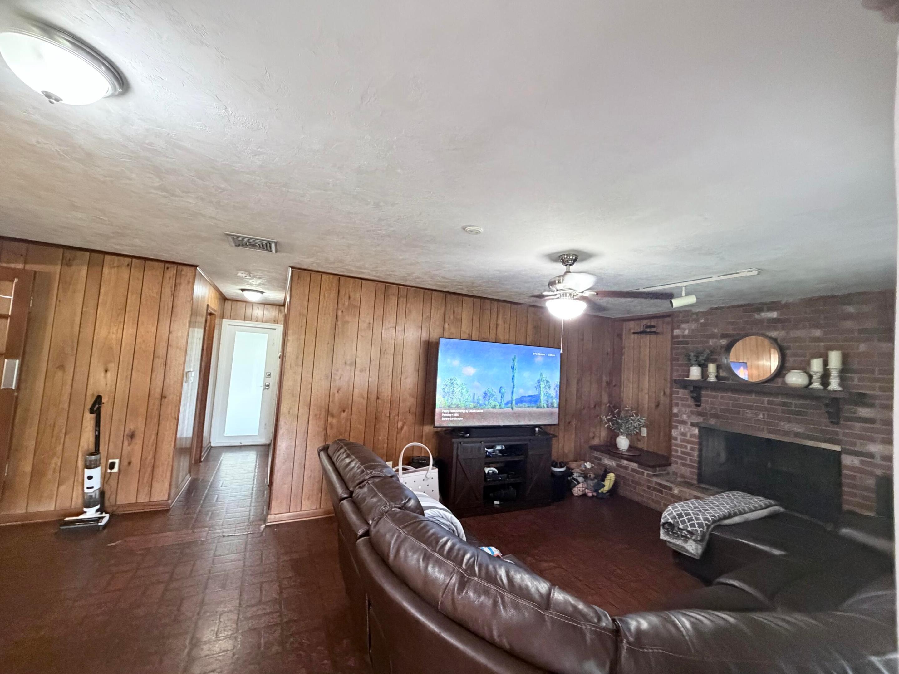 955 NW 4th St, Belle Glade FL 33430