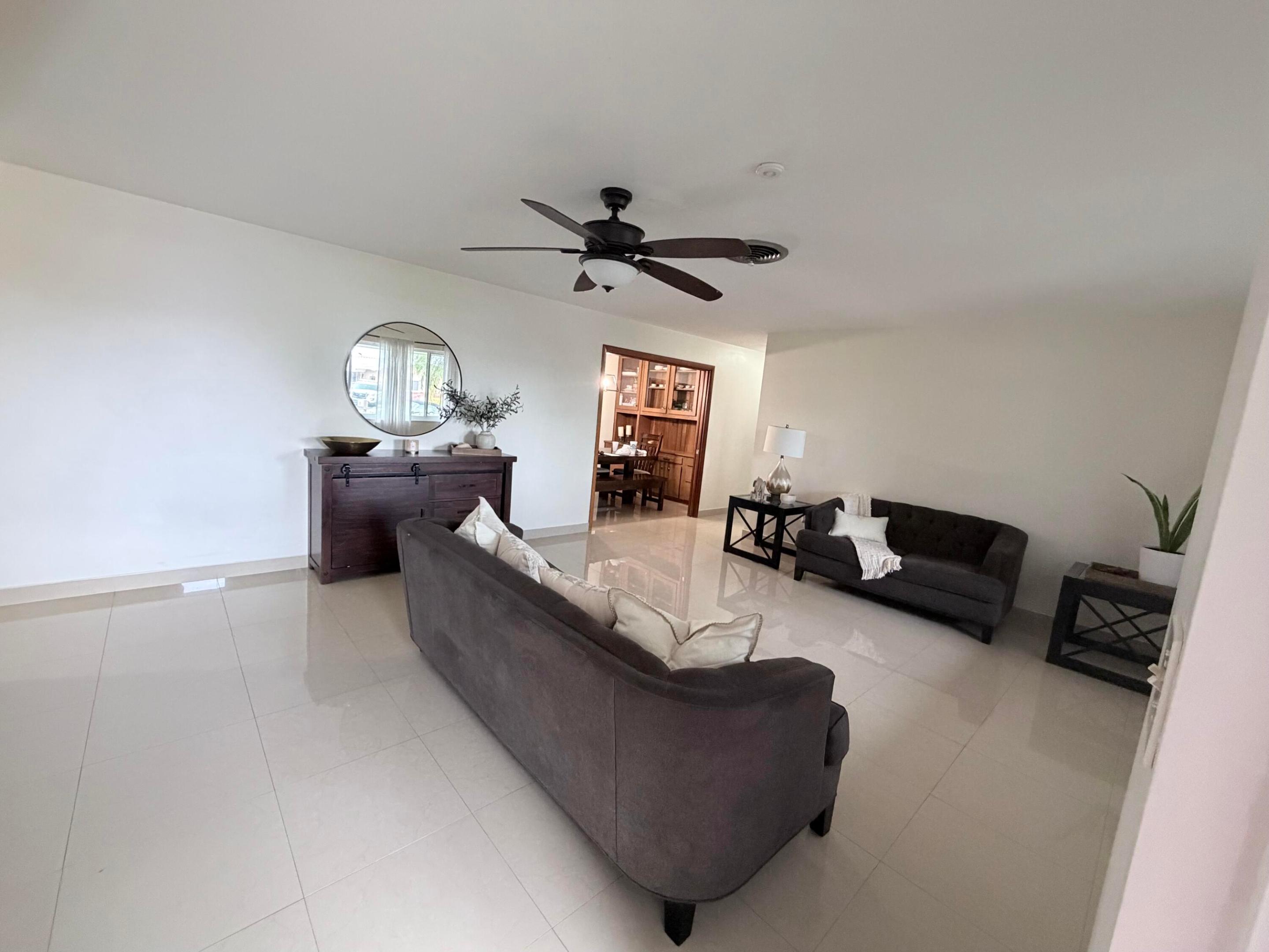 955 NW 4th St, Belle Glade FL 33430