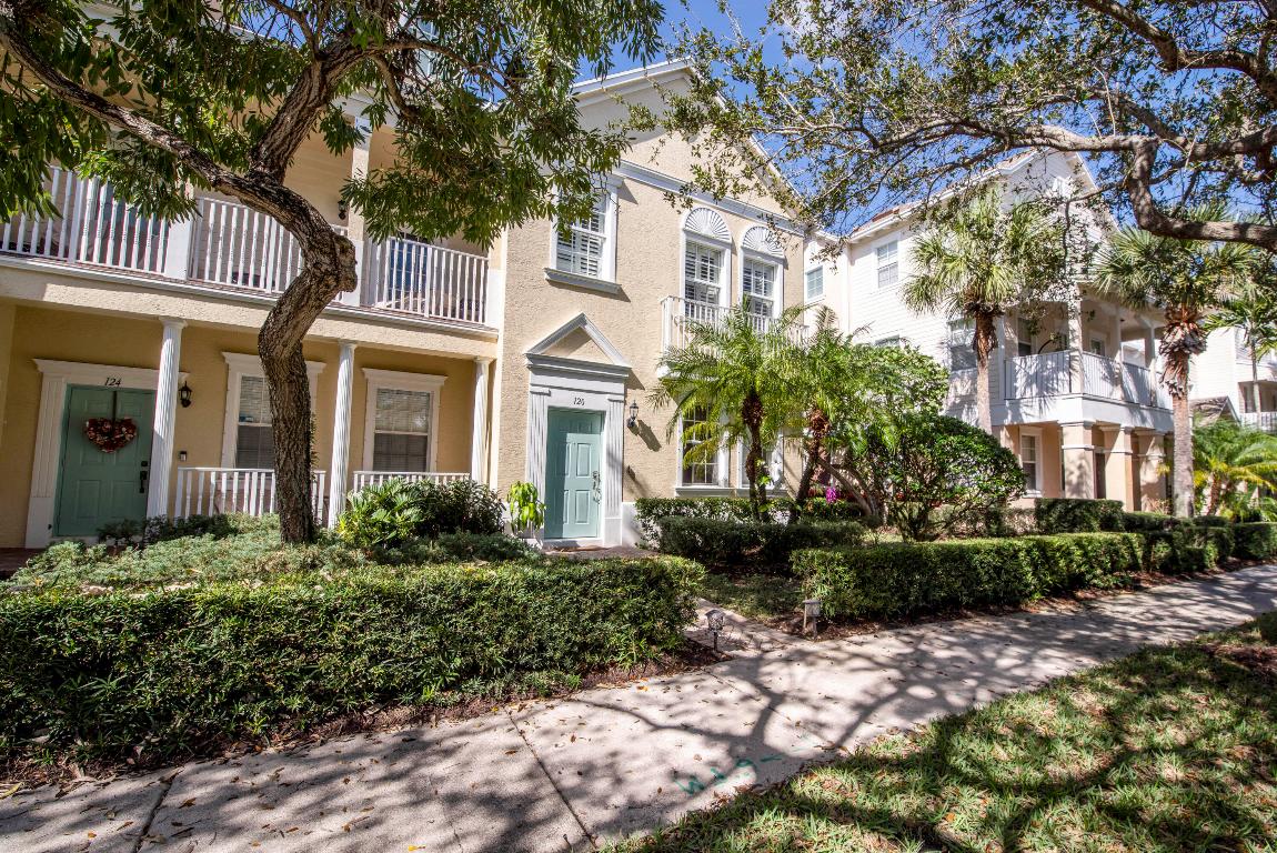 120 W Thatch Palm, Jupiter FL 33458