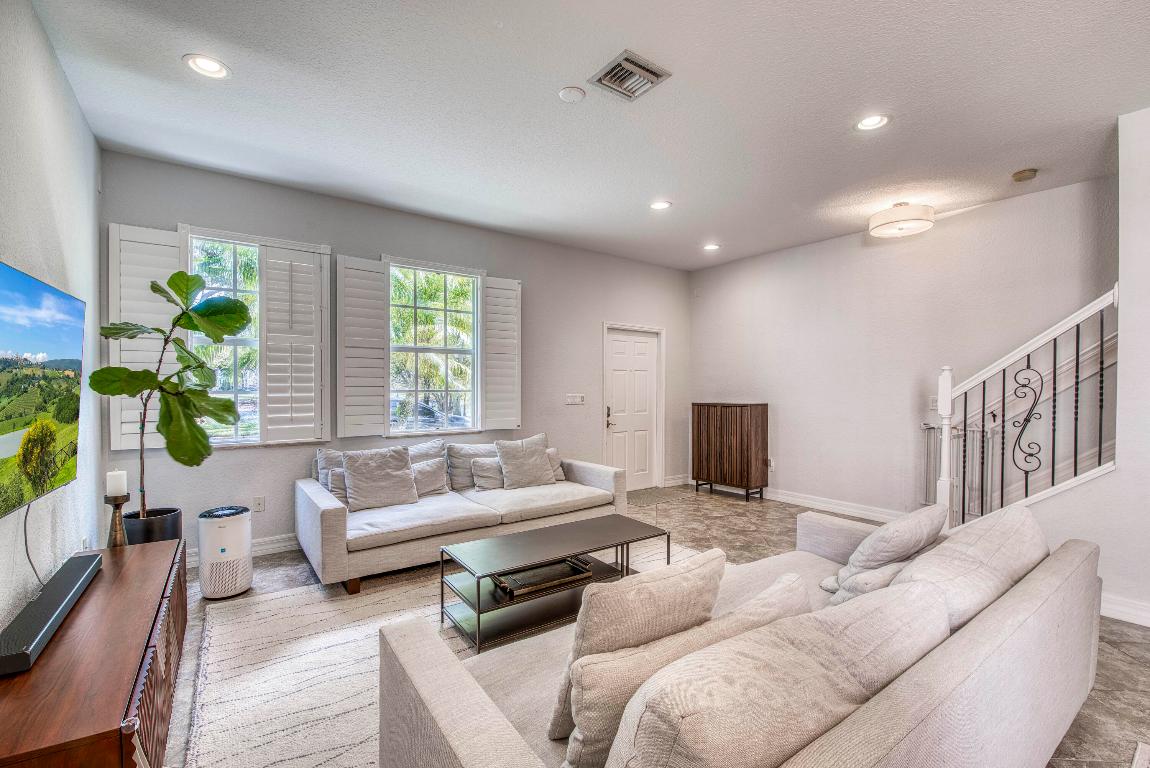 120 W Thatch Palm, Jupiter FL 33458