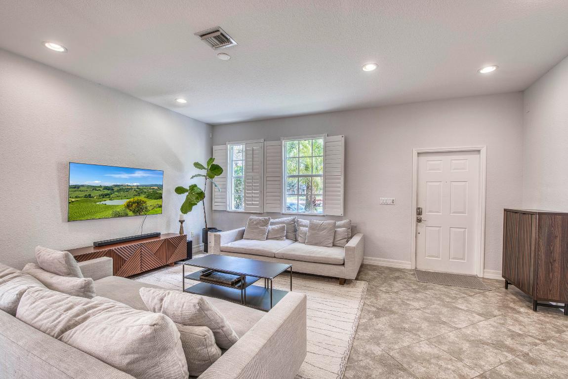 120 W Thatch Palm, Jupiter FL 33458