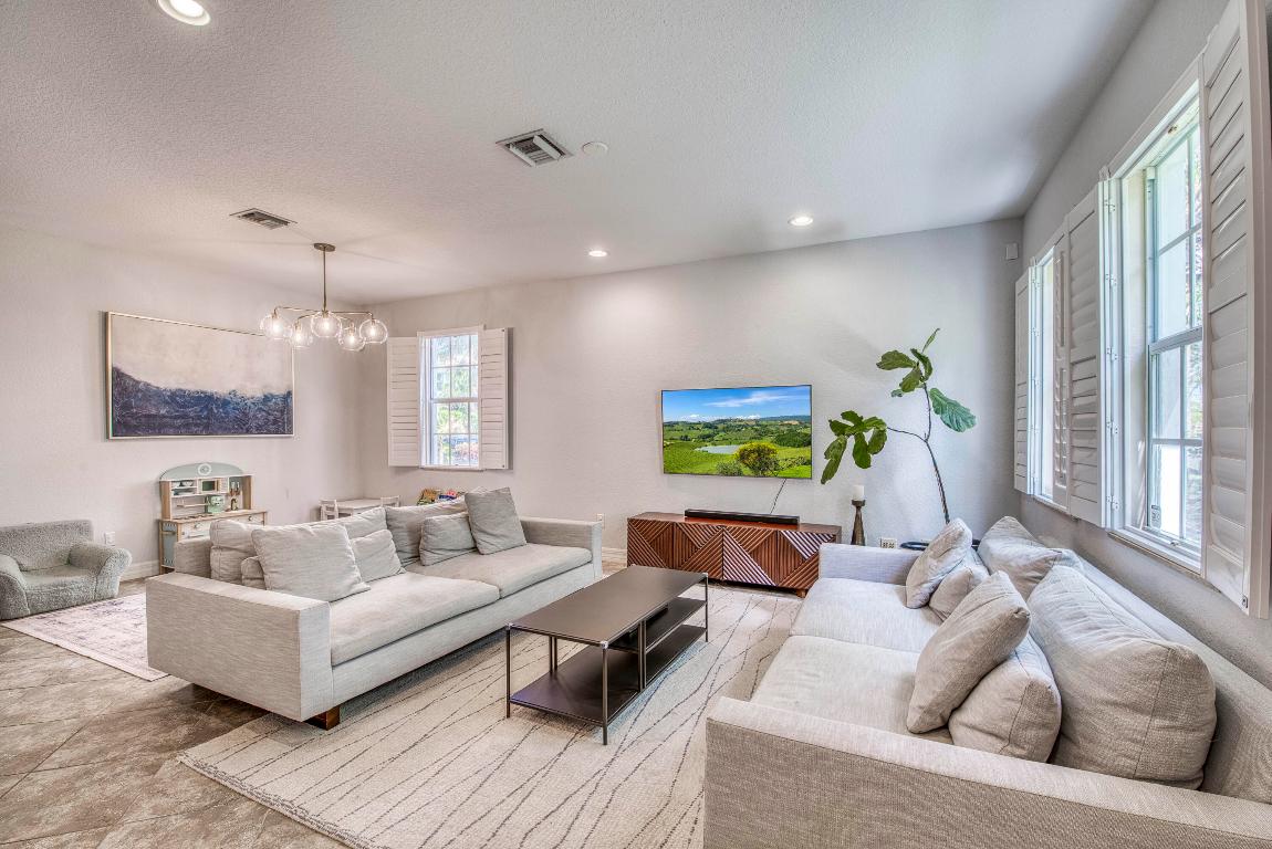 120 W Thatch Palm, Jupiter FL 33458