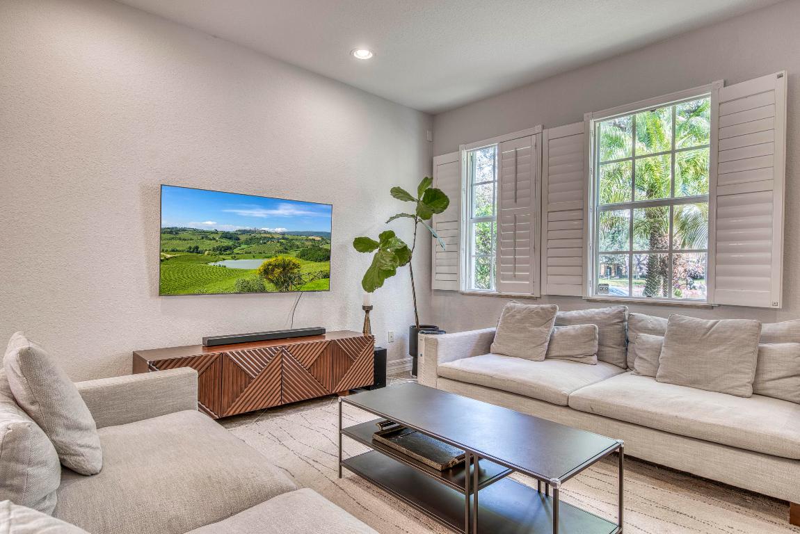 120 W Thatch Palm, Jupiter FL 33458