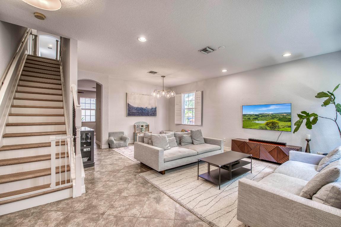 120 W Thatch Palm, Jupiter FL 33458