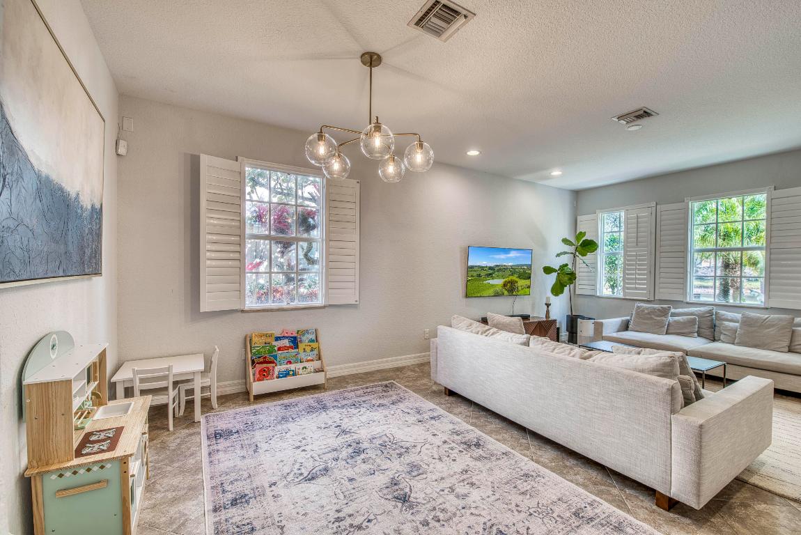 120 W Thatch Palm, Jupiter FL 33458