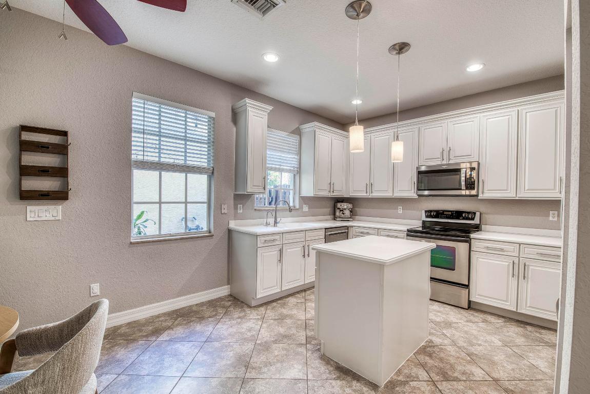 120 W Thatch Palm, Jupiter FL 33458