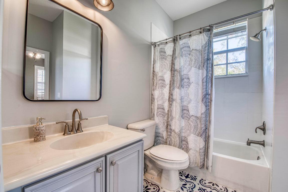 120 W Thatch Palm, Jupiter FL 33458