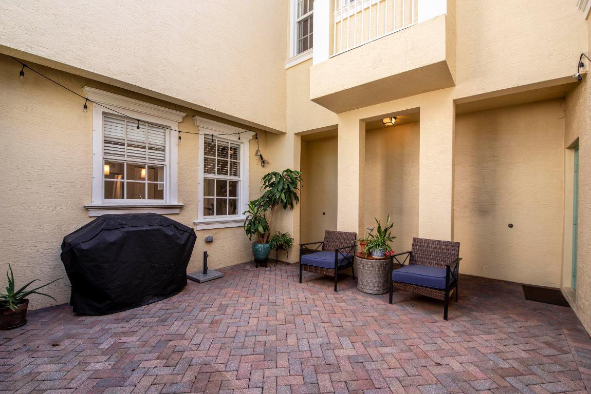 120 W Thatch Palm, Jupiter FL 33458