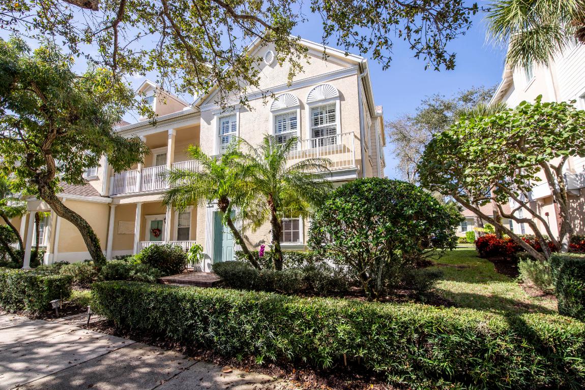 120 W Thatch Palm, Jupiter FL 33458