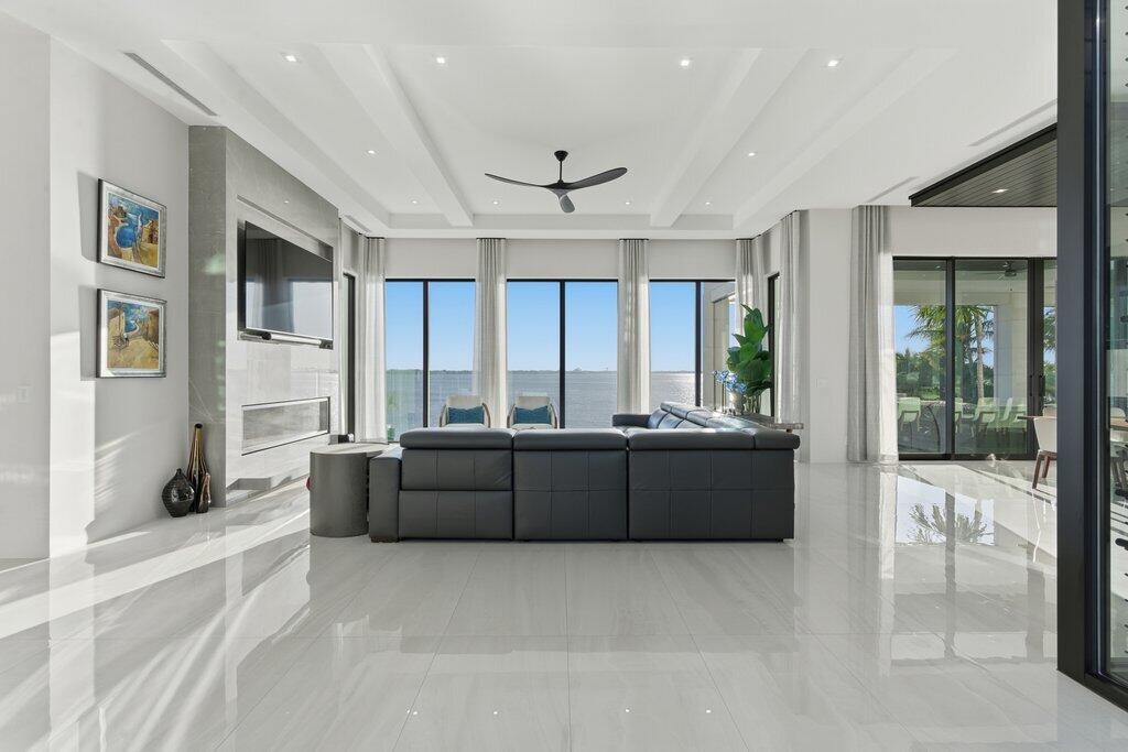 1271 NE Langford, Jensen Beach FL 34957