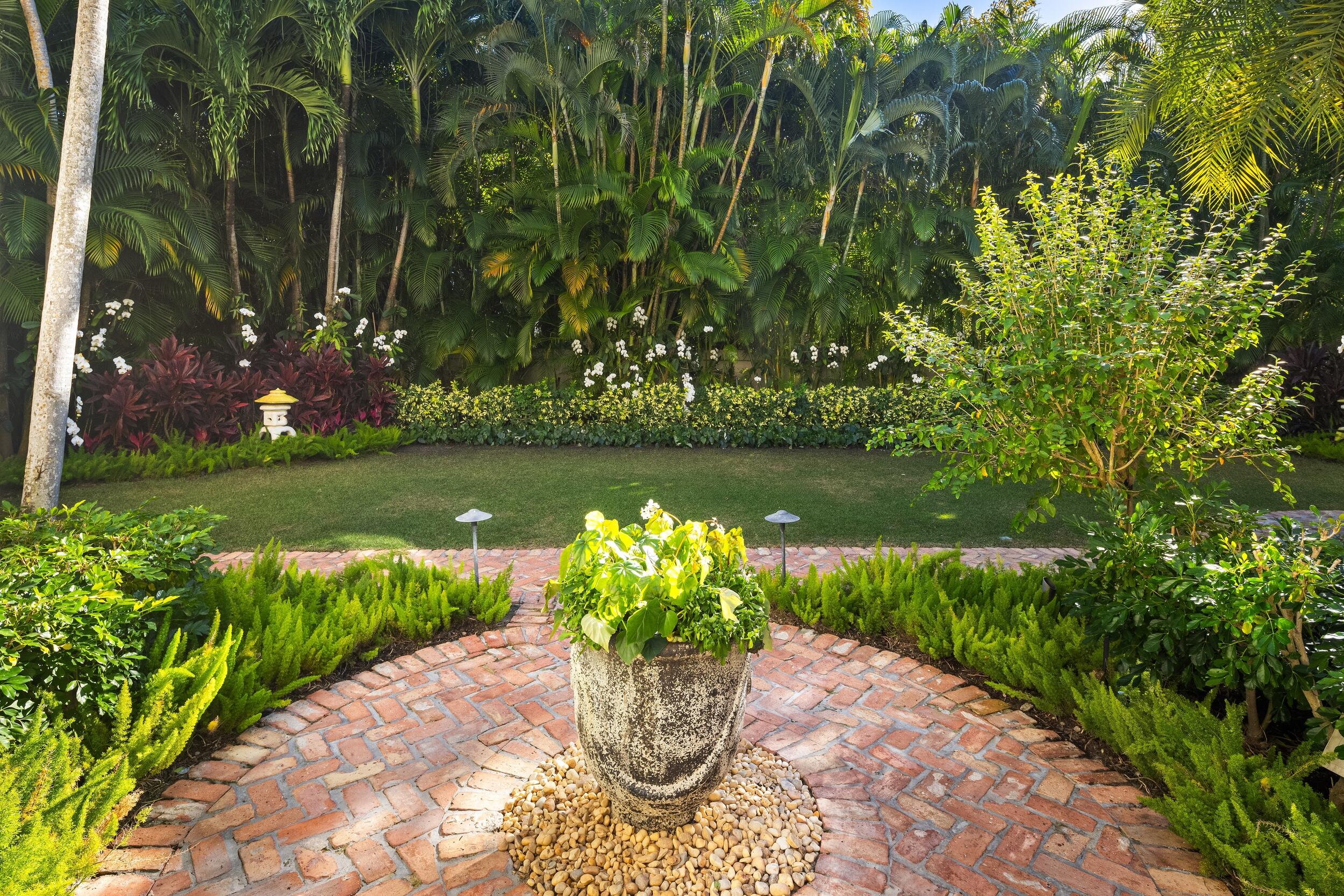 9 Via Vizcaya, Palm Beach FL 33480