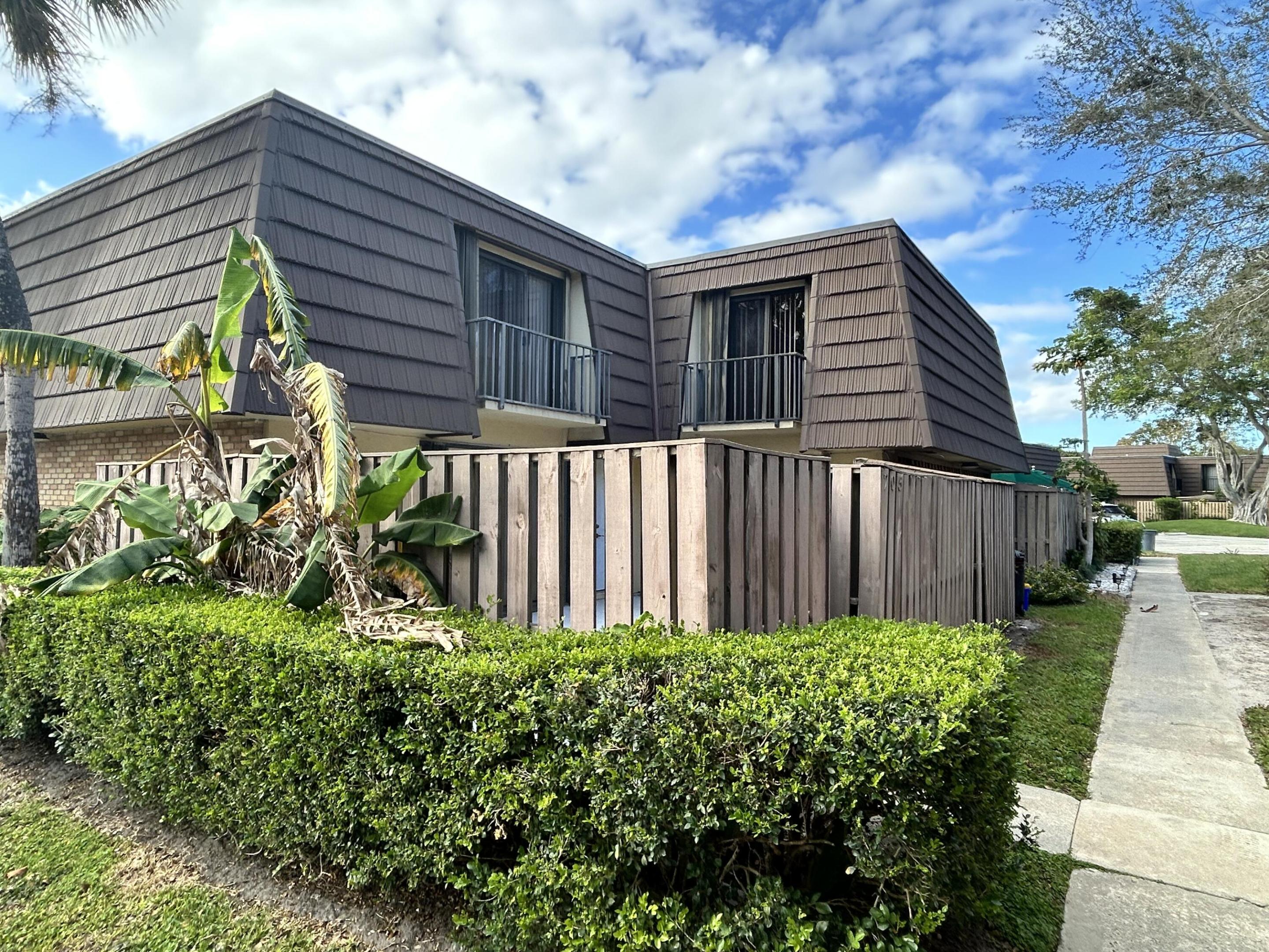705 7th, Palm Beach Gardens FL 33410