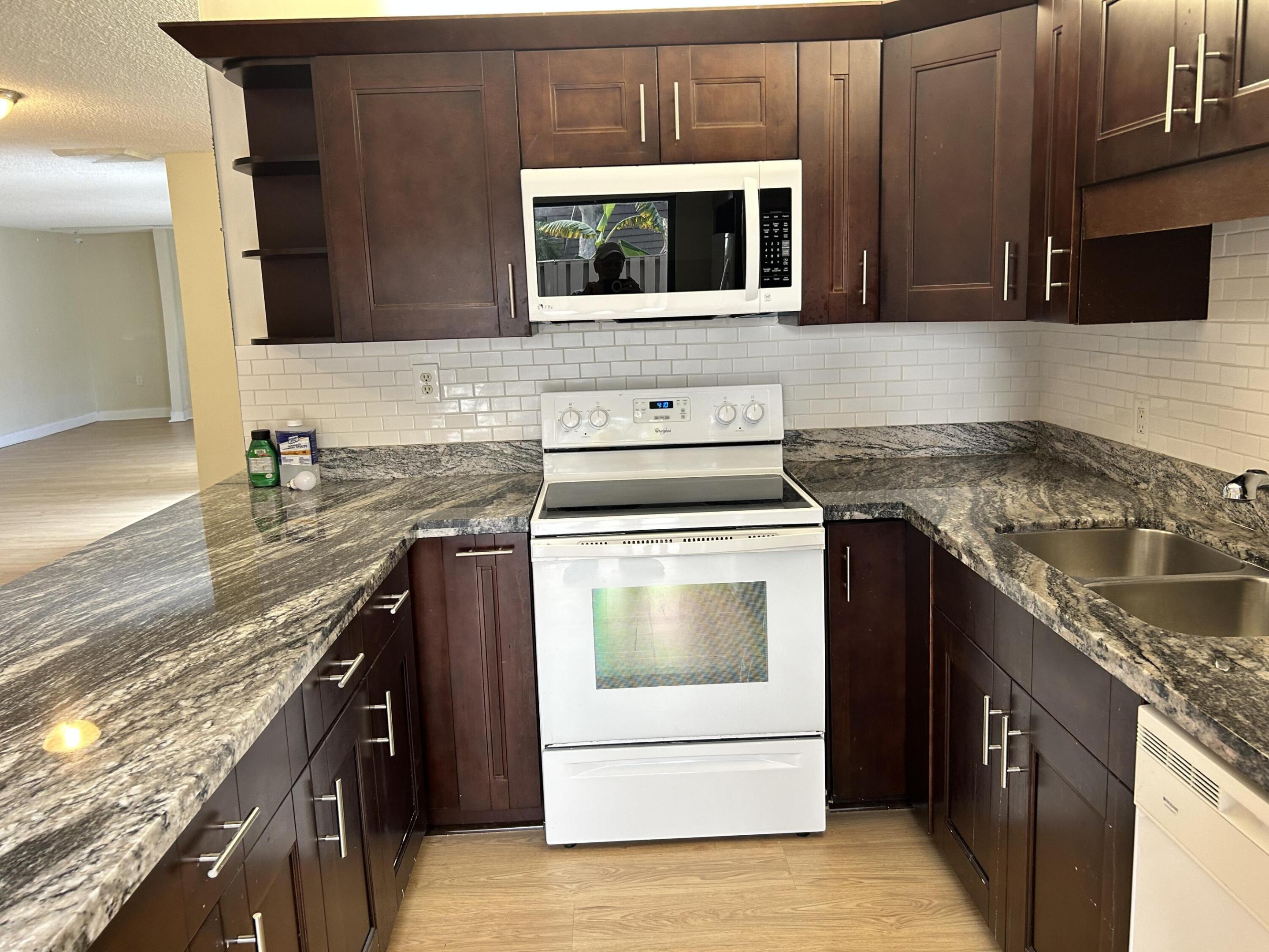 705 7th, Palm Beach Gardens FL 33410