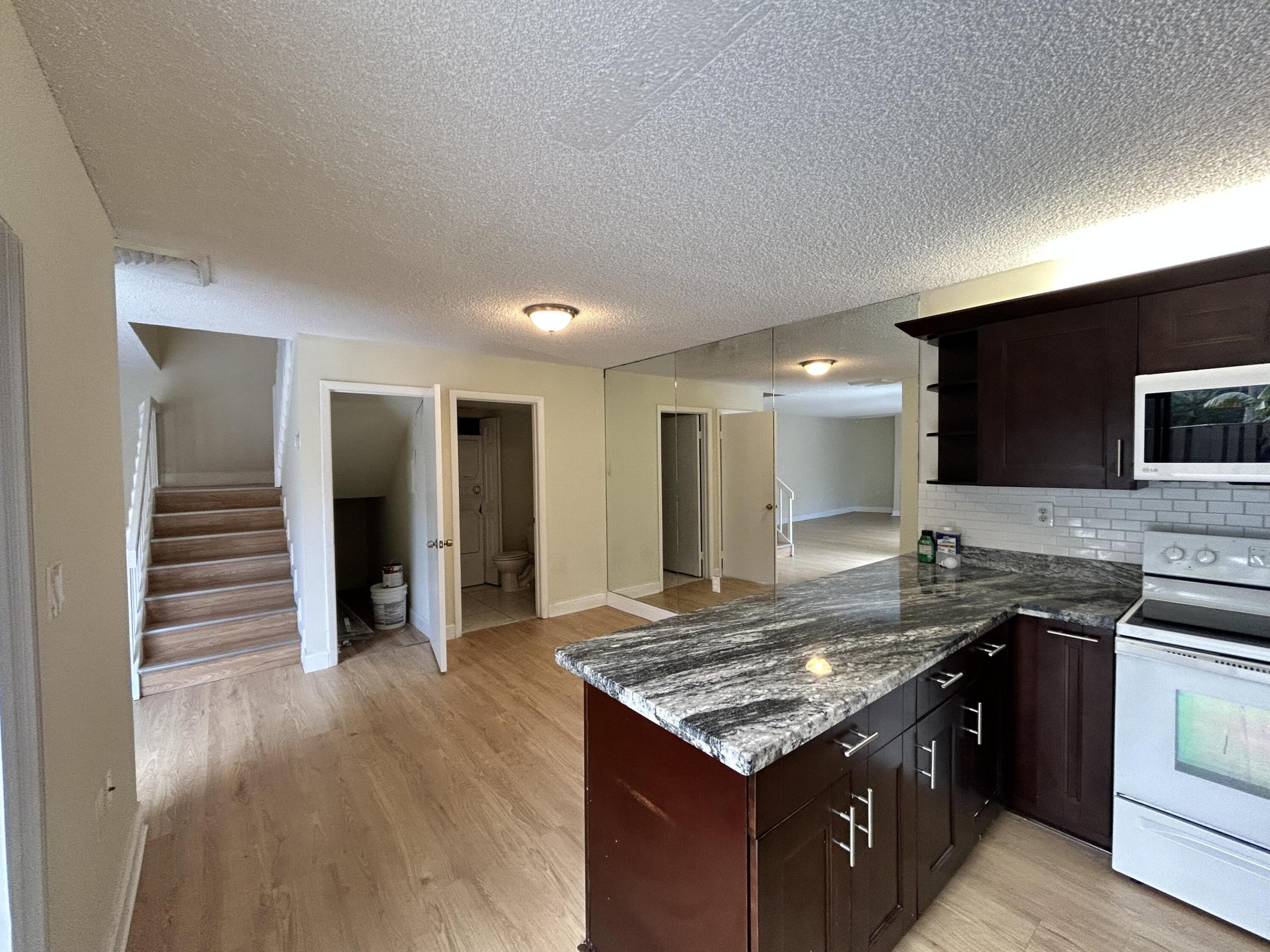 705 7th, Palm Beach Gardens FL 33410