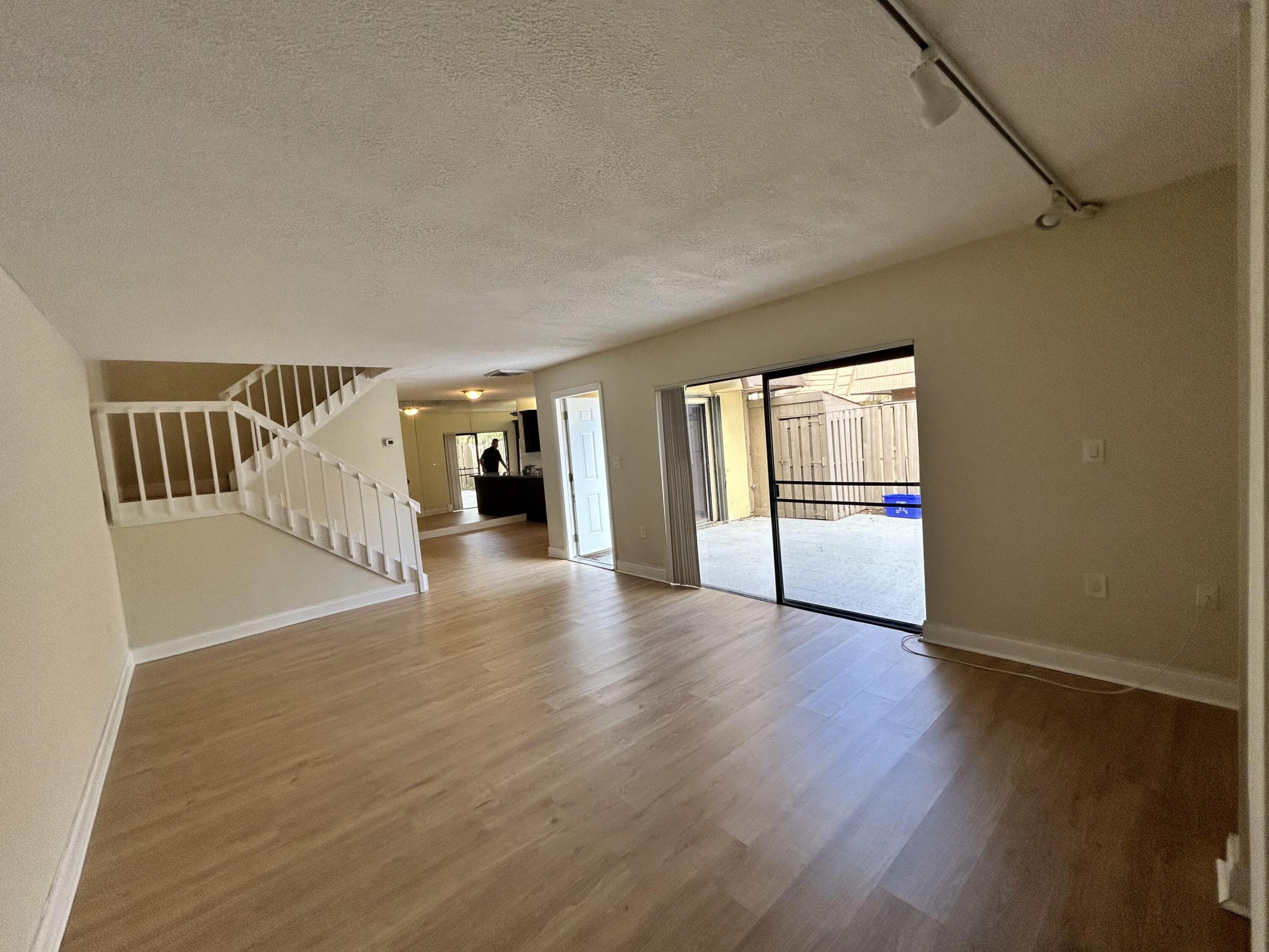 705 7th, Palm Beach Gardens FL 33410
