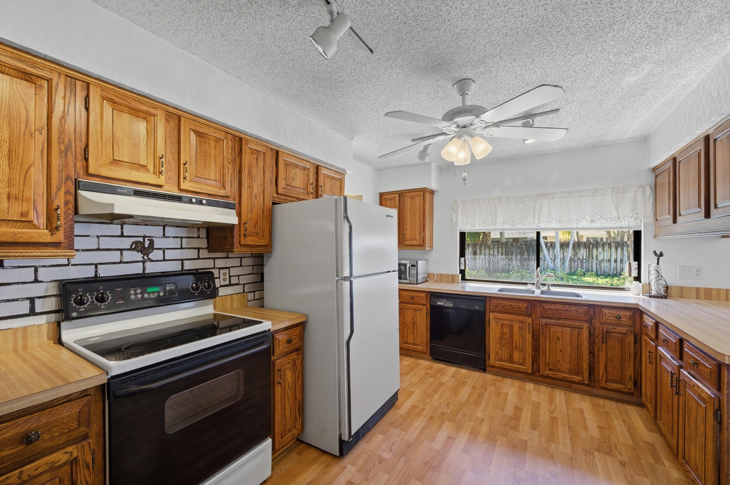 4914 Acorn, Boca Raton FL 33487