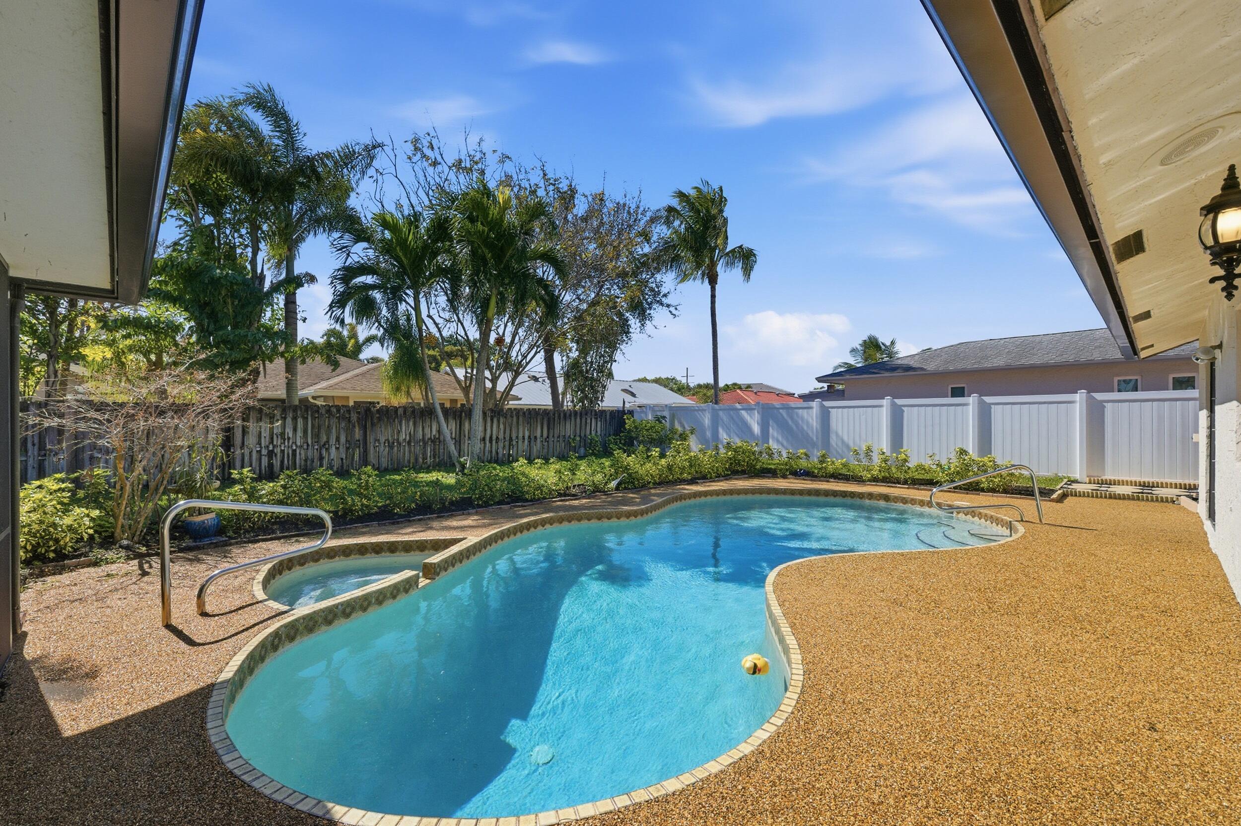 4914 Acorn, Boca Raton FL 33487