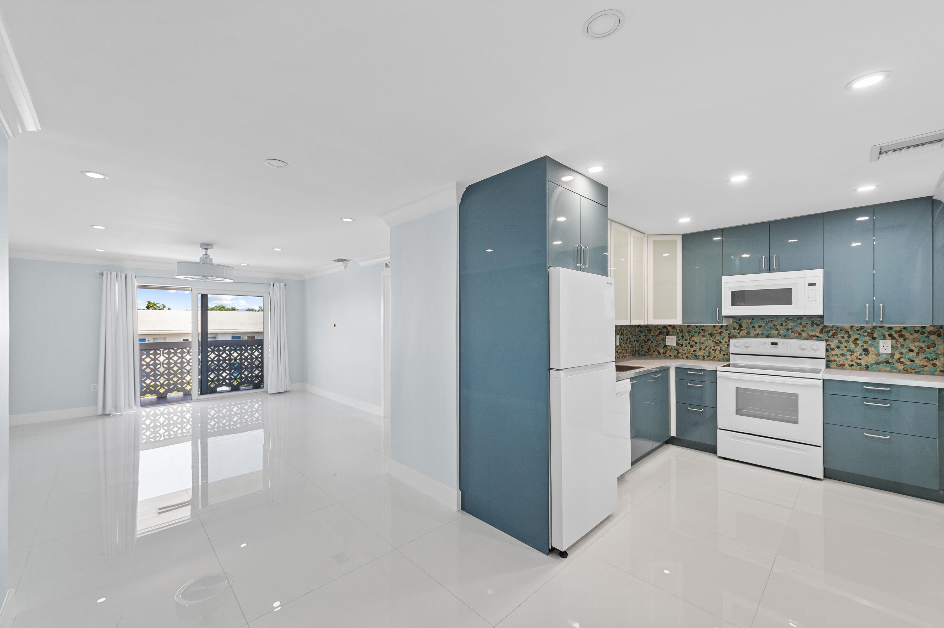 3220 Bayview #302, Fort Lauderdale FL 33306