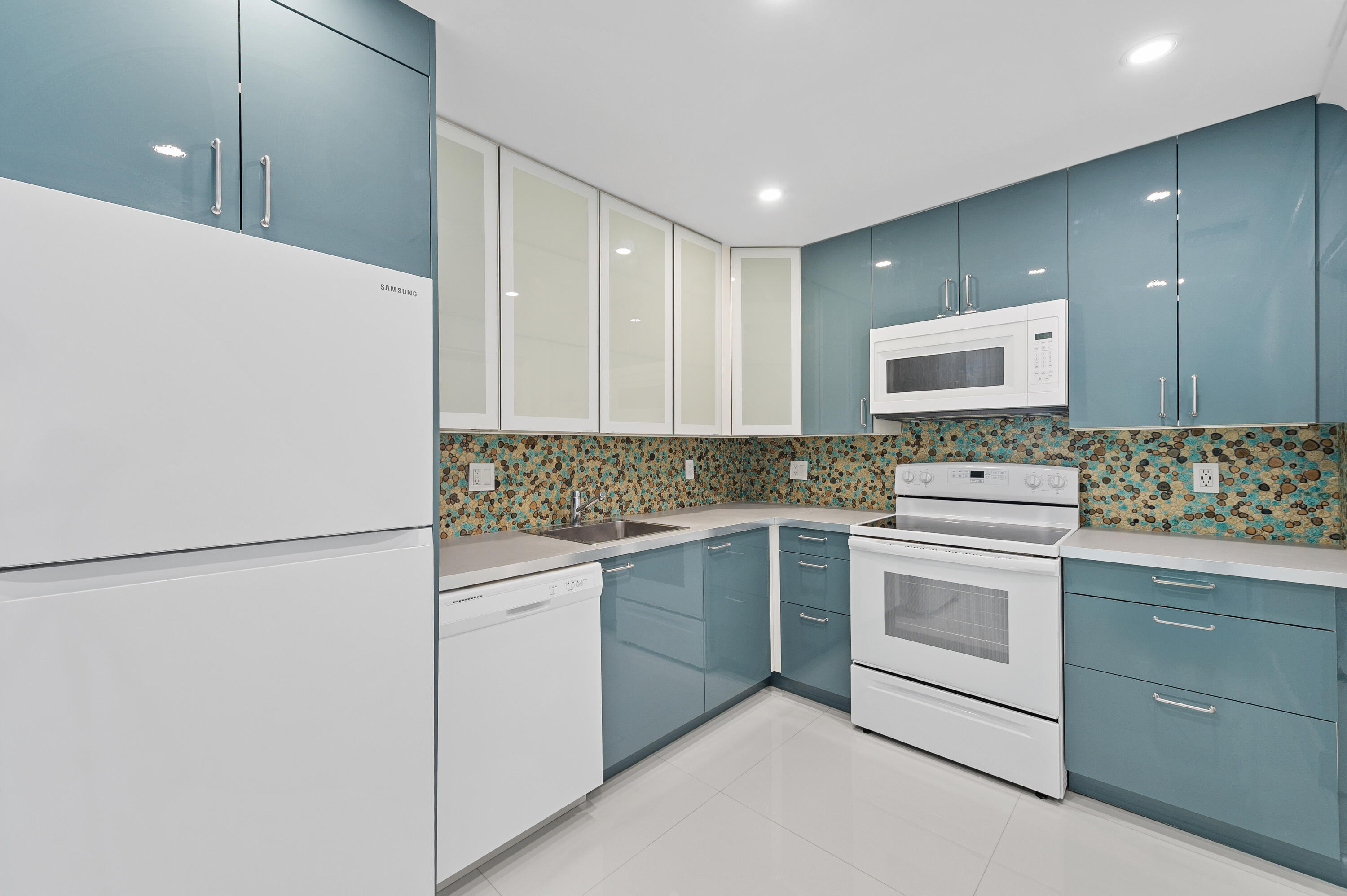 3220 Bayview #302, Fort Lauderdale FL 33306