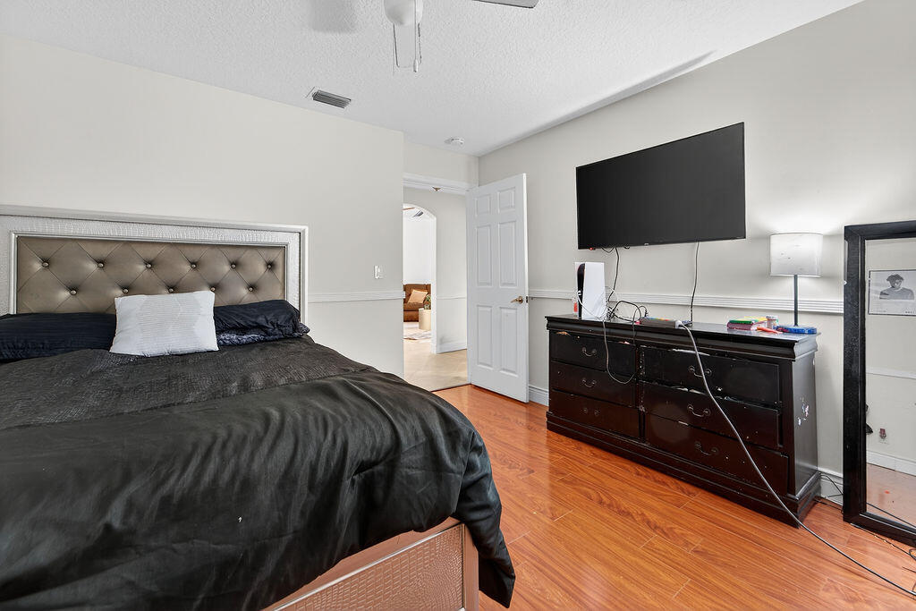 8063 Via Hacienda, Riviera Beach FL 33418