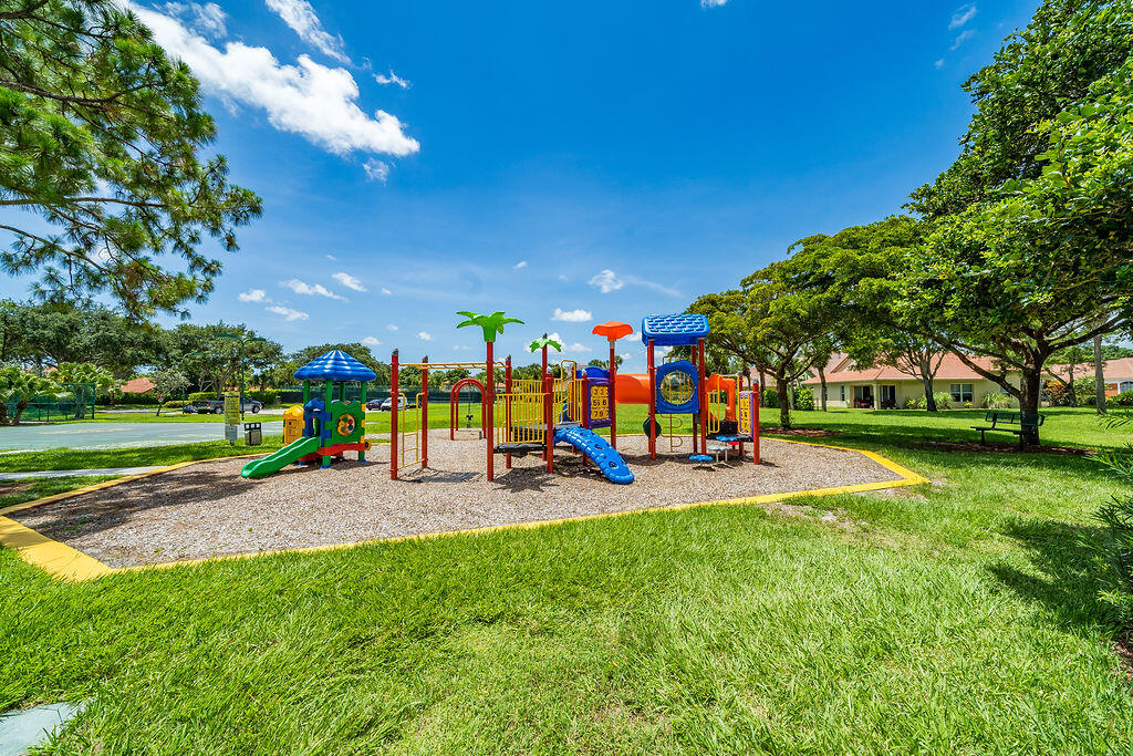 8063 Via Hacienda, Riviera Beach FL 33418