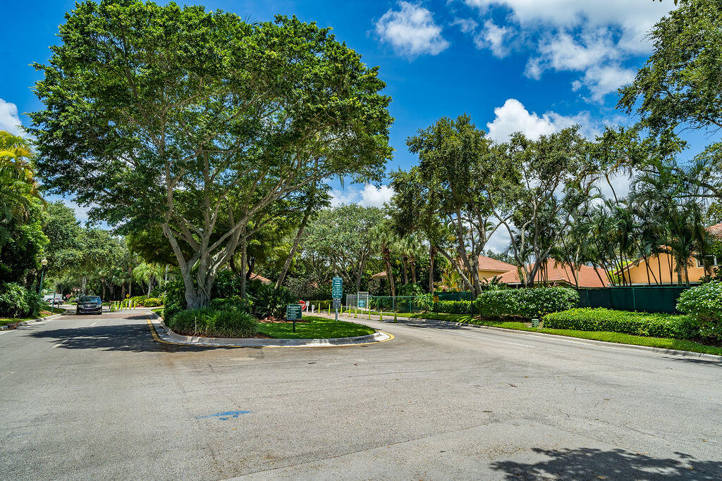 8063 Via Hacienda, Riviera Beach FL 33418