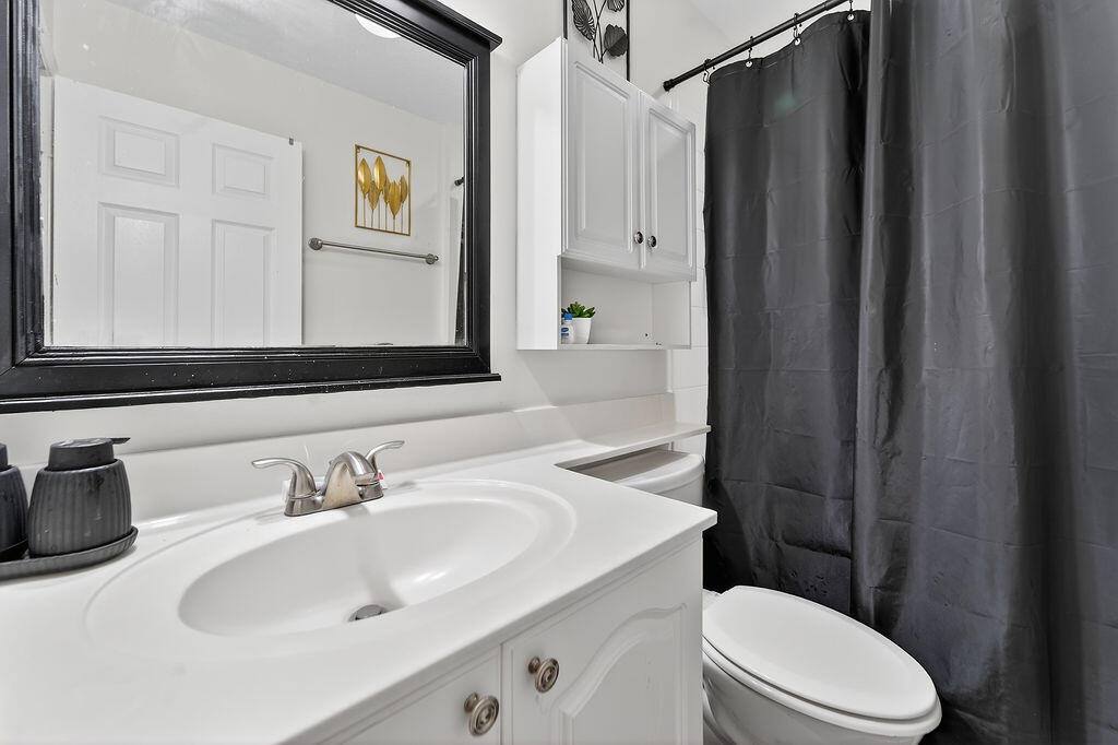8063 Via Hacienda, Riviera Beach FL 33418
