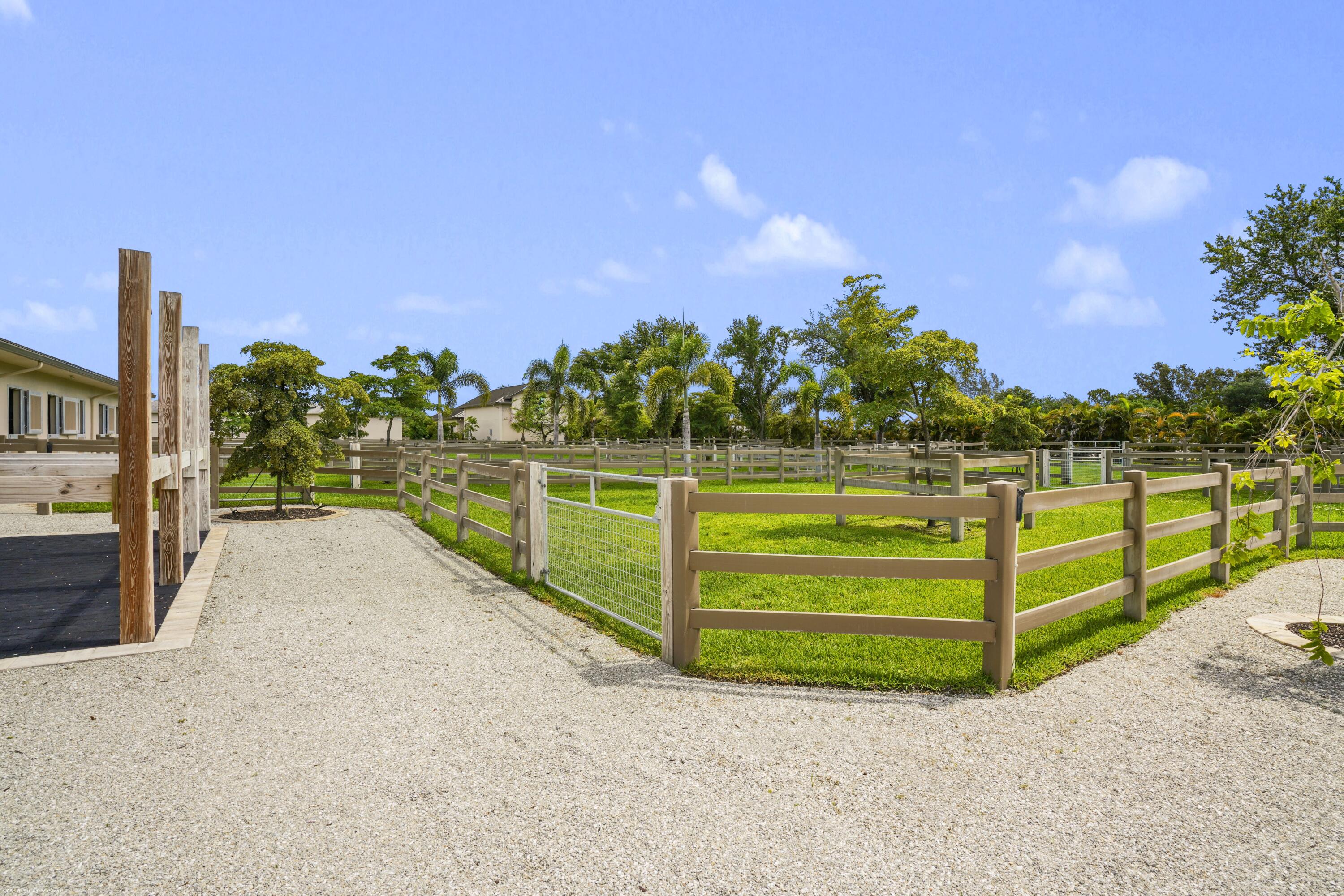 16219 Hollow Tree, Wellington FL 33470