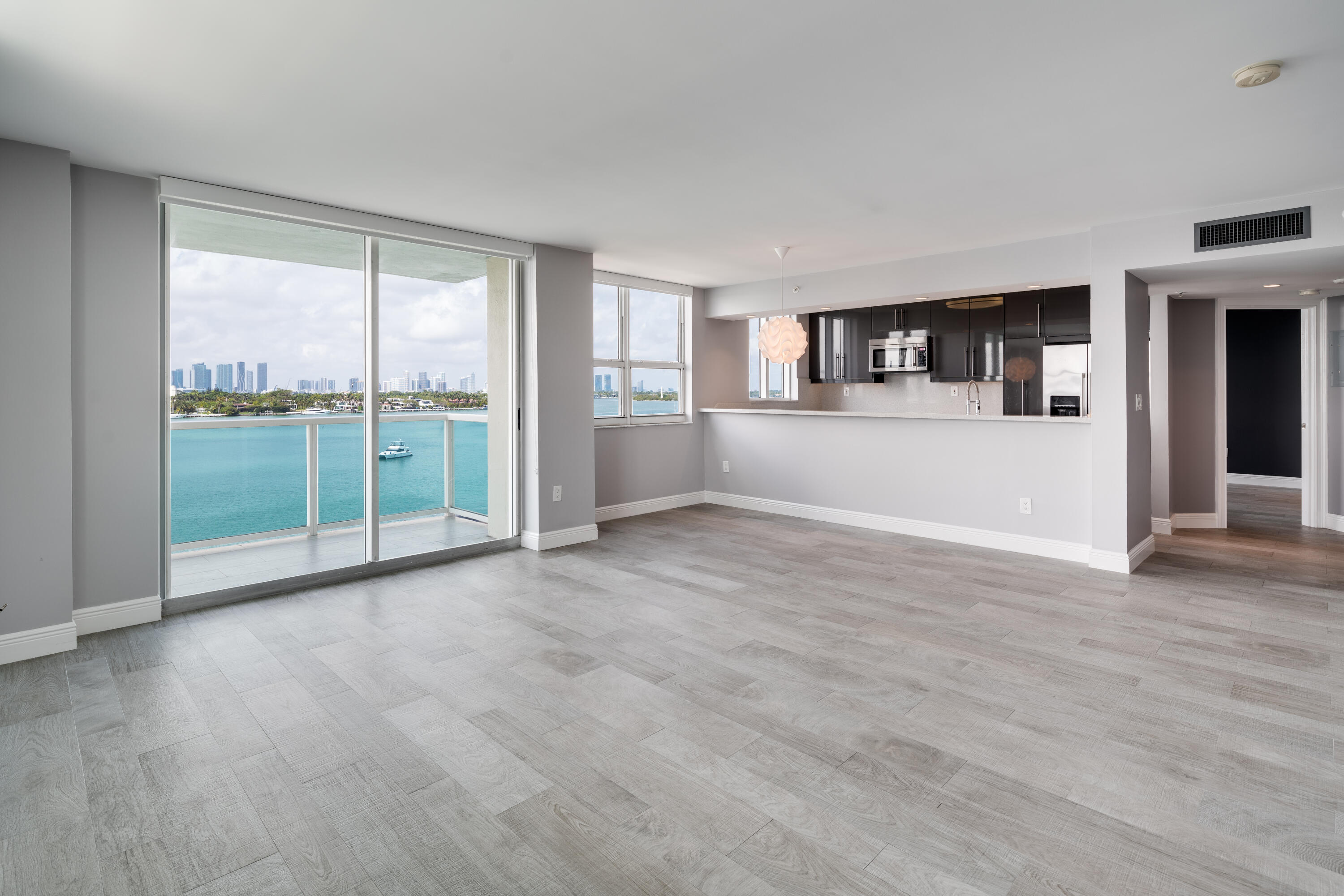 650 W West #701, Miami Beach FL 33139